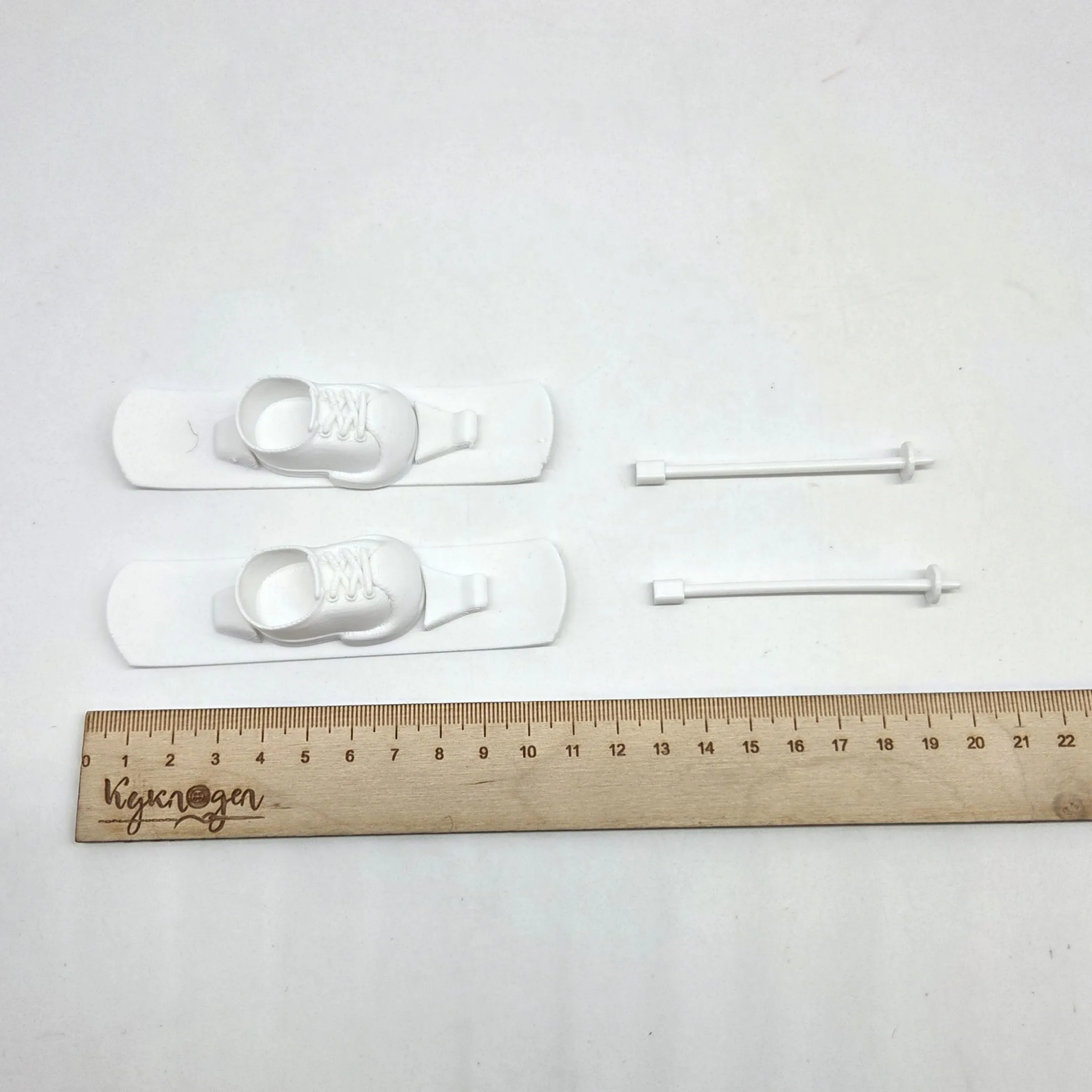 Лыжи с палками и ботинками для кукол (Лабубу 17см) цв.белый (02) 282 для кукол | 2