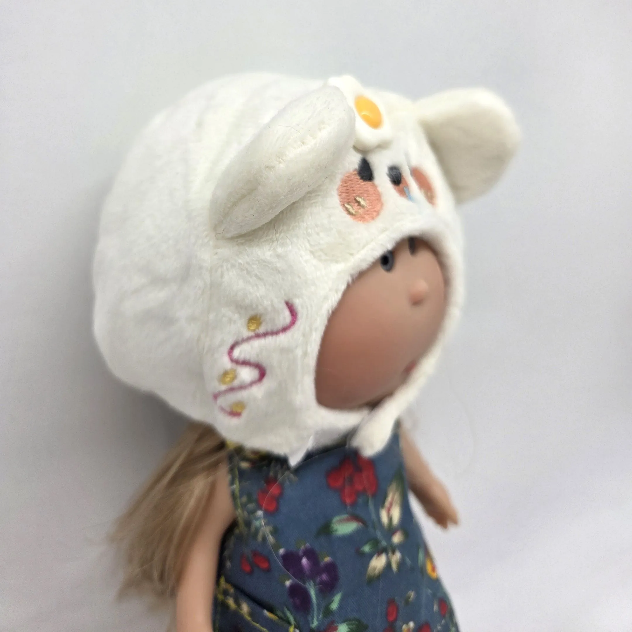 Шапочка плюшевая для кукол Мишка-Яичница обхват 23см 278-05 для кукол | 1