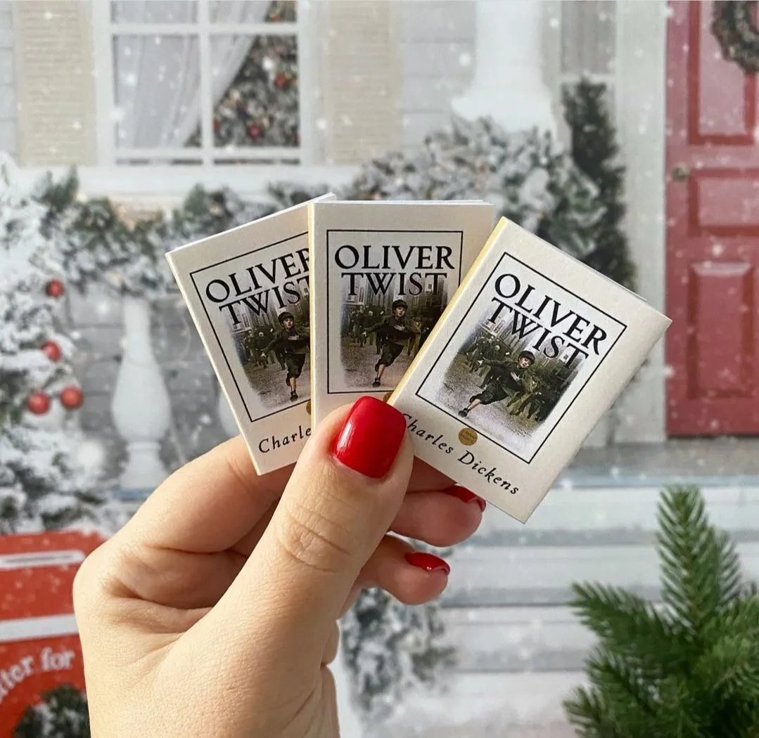 Миниатюрная книжка Oliver Twist Чарльз Диккенс на анг.языке 3,5*5см для кукол | 1