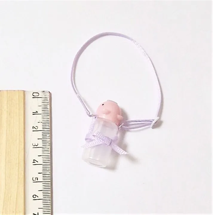 Бутылочка на ремешке цв.сиреневый 4см Бут-01 для кукол