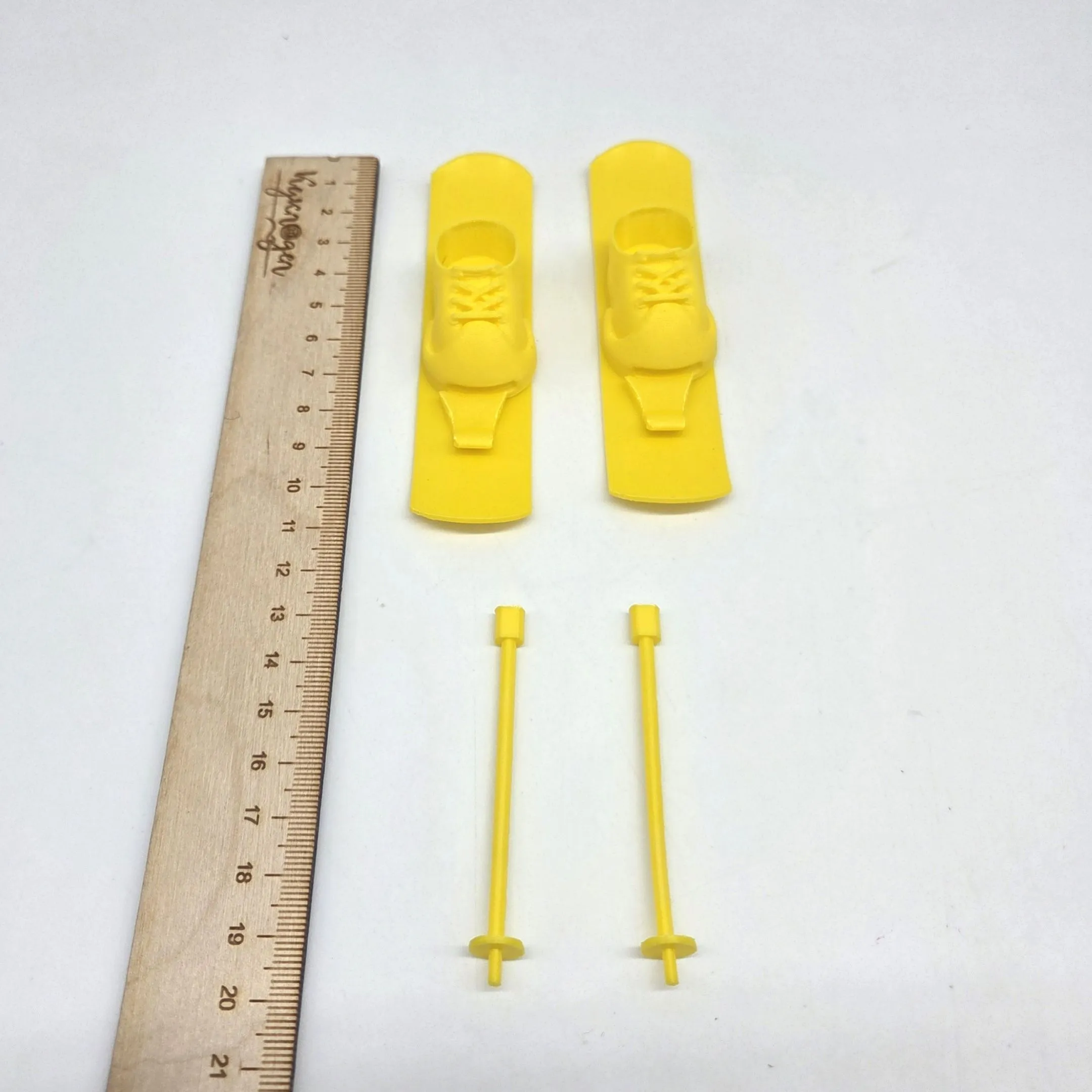 Лыжи с палками и ботинками для кукол (Лабубу 17см) цв.жёлтый (07) 282 для кукол | 2