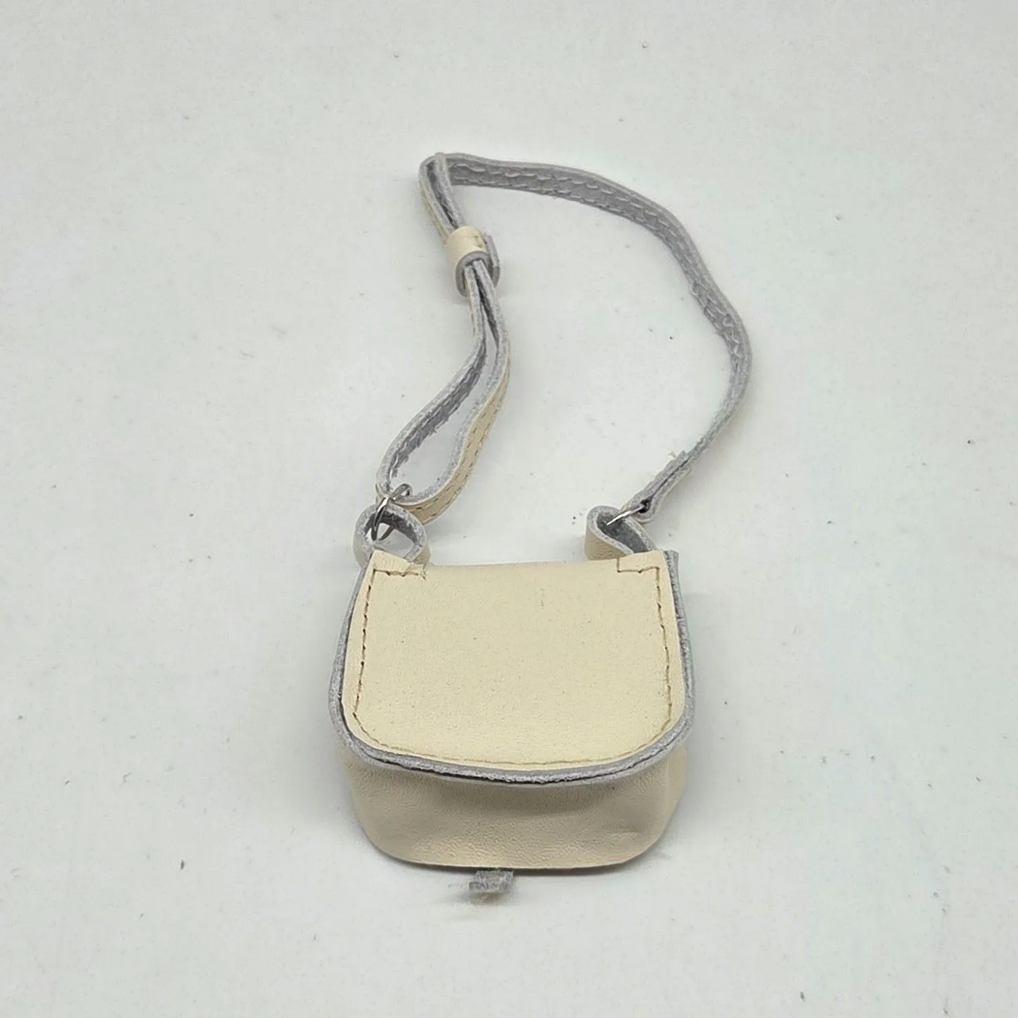 Сумочка С-142 натур.кожа 4,7*4,3*2см цв.топлёное молоко (03) для кукол | 1