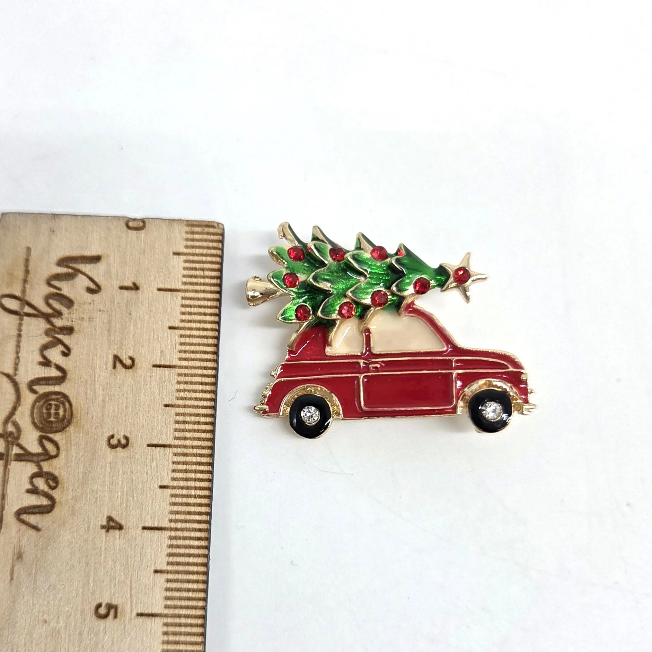 Брошь Машина с ёлкой 3,5*2,8см 27851 для кукол | 1