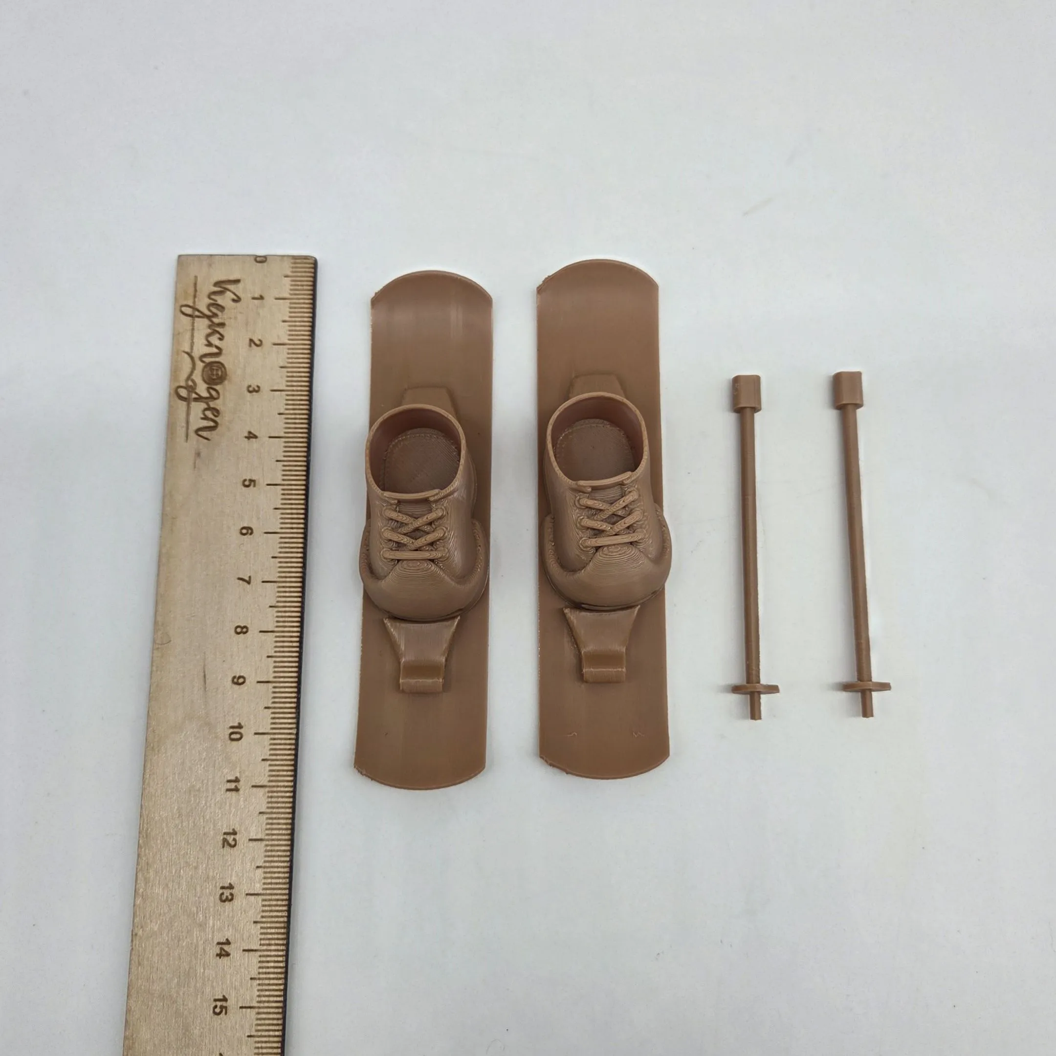 Лыжи с палками и ботинками для кукол (Лабубу 17см) цв.ириска (09) 282 для кукол | 1