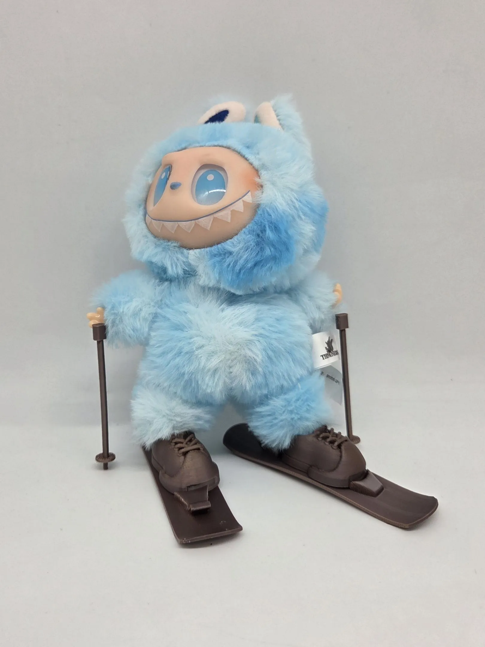 Лыжи с палками и ботинками для кукол (Лабубу 17см) цв.коричневый (08) 282 для кукол | 3