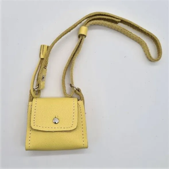 Сумочка С-91 натур.кожа цв.желтый 4,5*3,5*1см для кукол