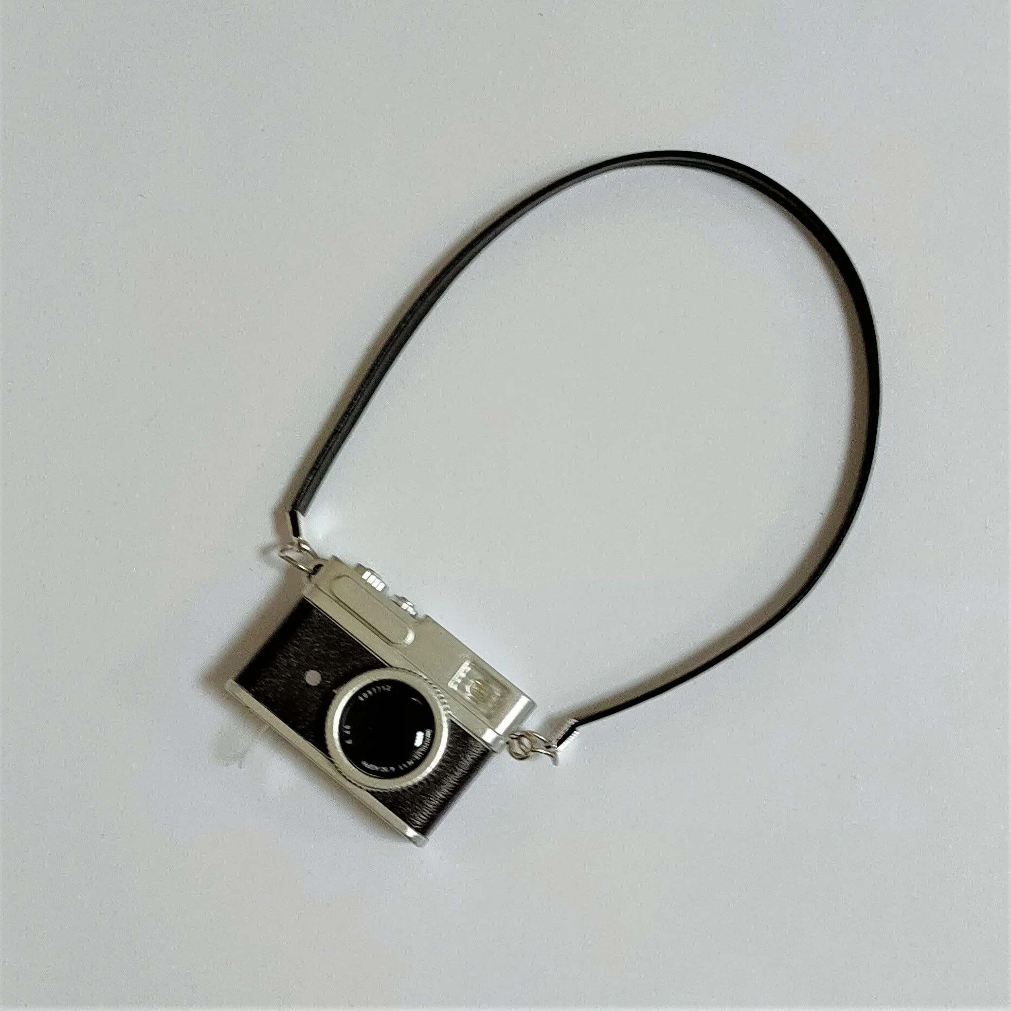 Фотоаппарат на ремешке Ф-13 цв.черный 4*3*1см для кукол | 1