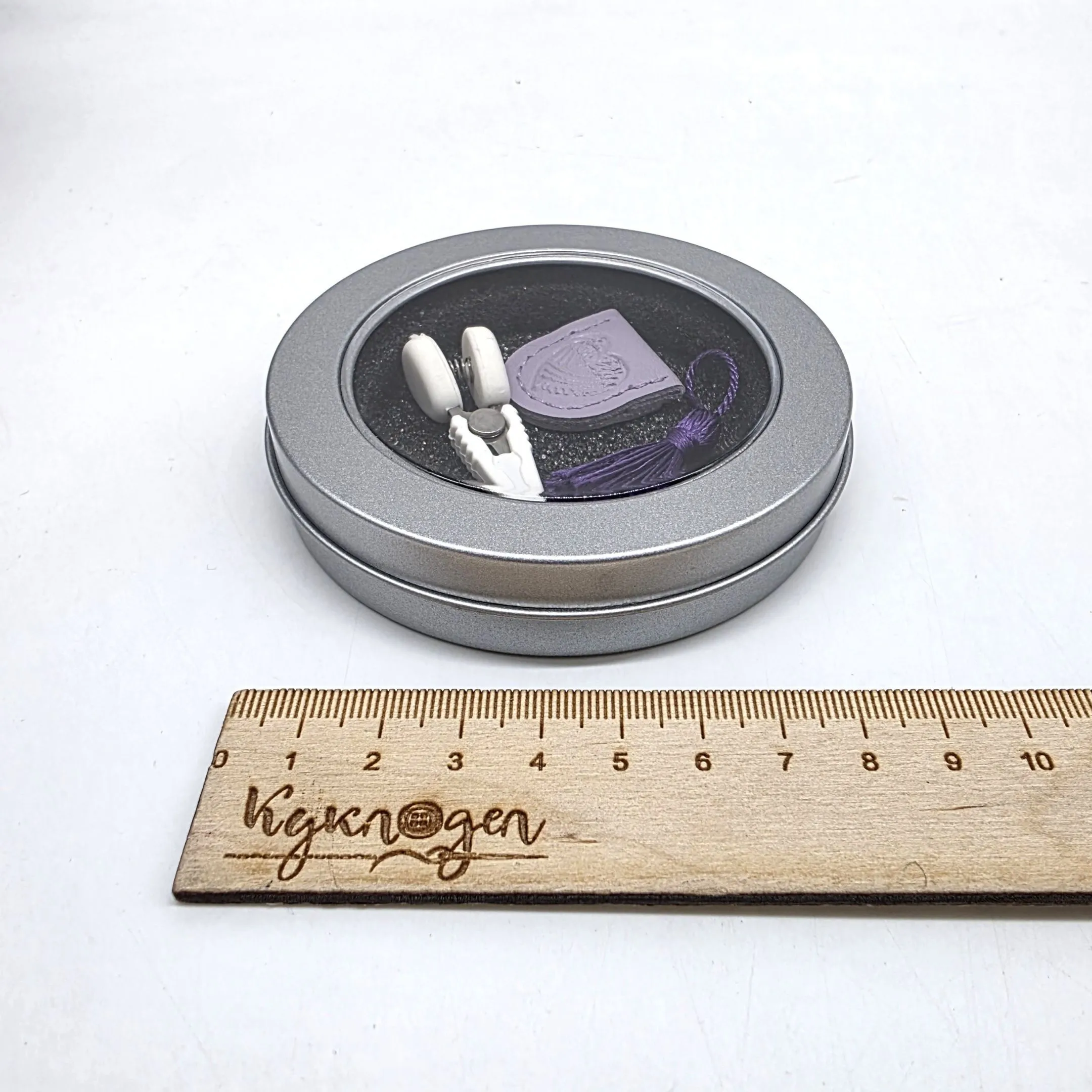 Мини-ножницы 4,5см с чехлом цв.сиреневый 28014 для кукол | 1