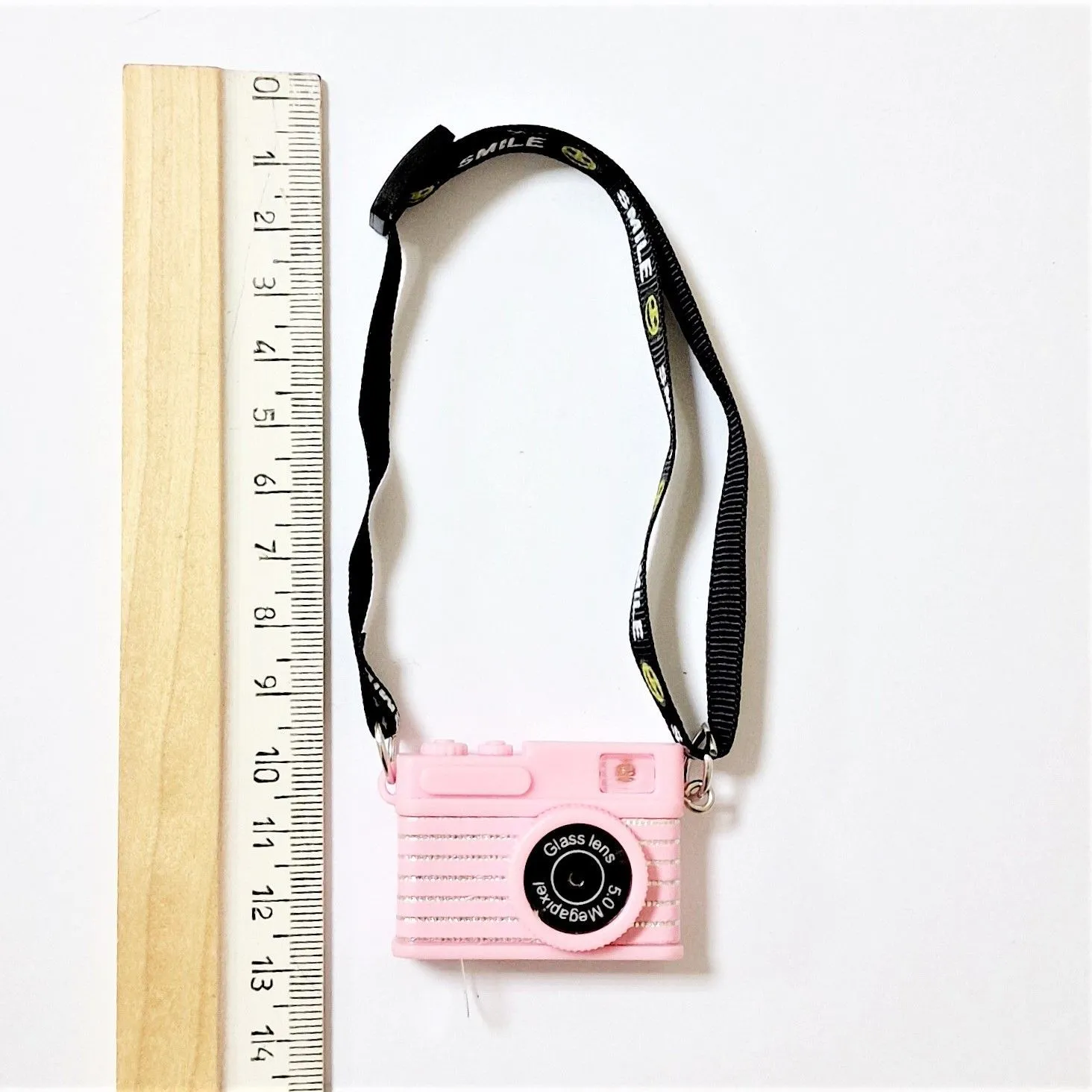 Фотоаппарат на ремешке Смайлики Ф-16 цв.розовый 4*3*1см для кукол | 1