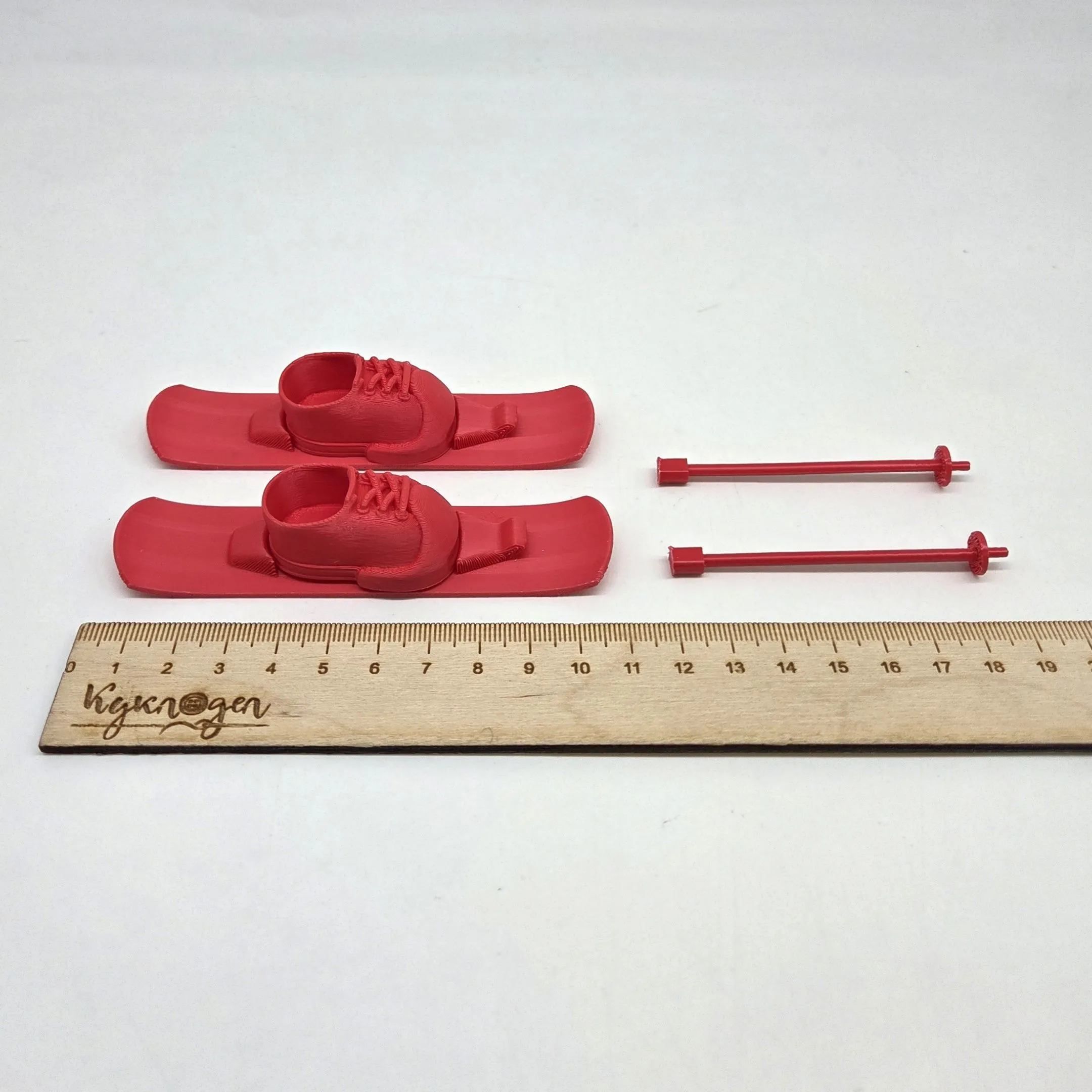 Лыжи с палками и ботинками для кукол (Лабубу 17см) цв.красный (05) 282 для кукол | 1