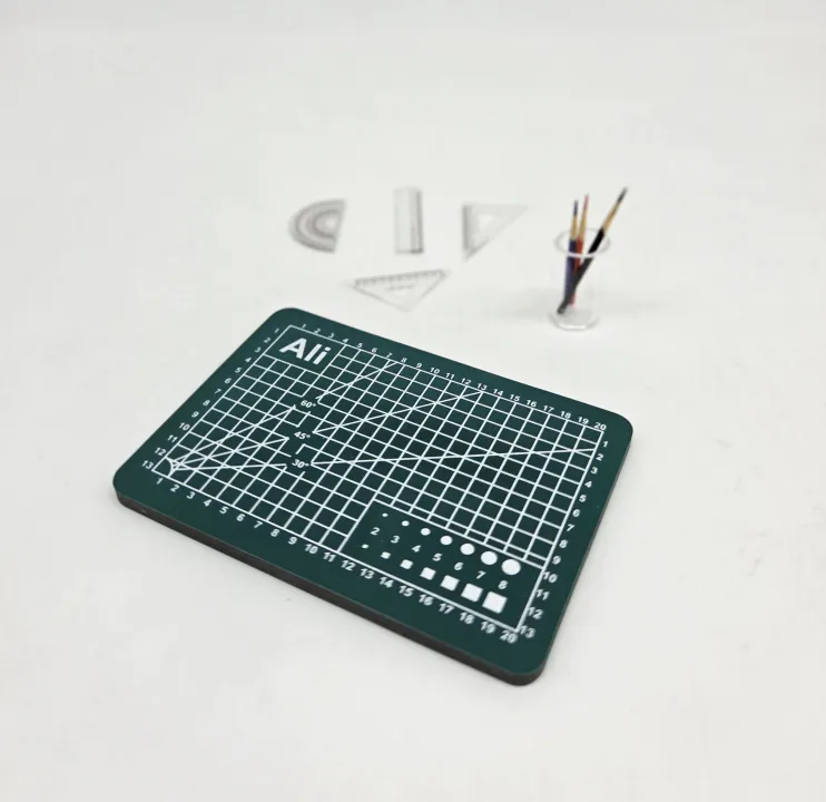 Набор миниатюр коврик для резки, линейки ,стакан ,подставка с карандашами цв.зеленый 25955 для кукол