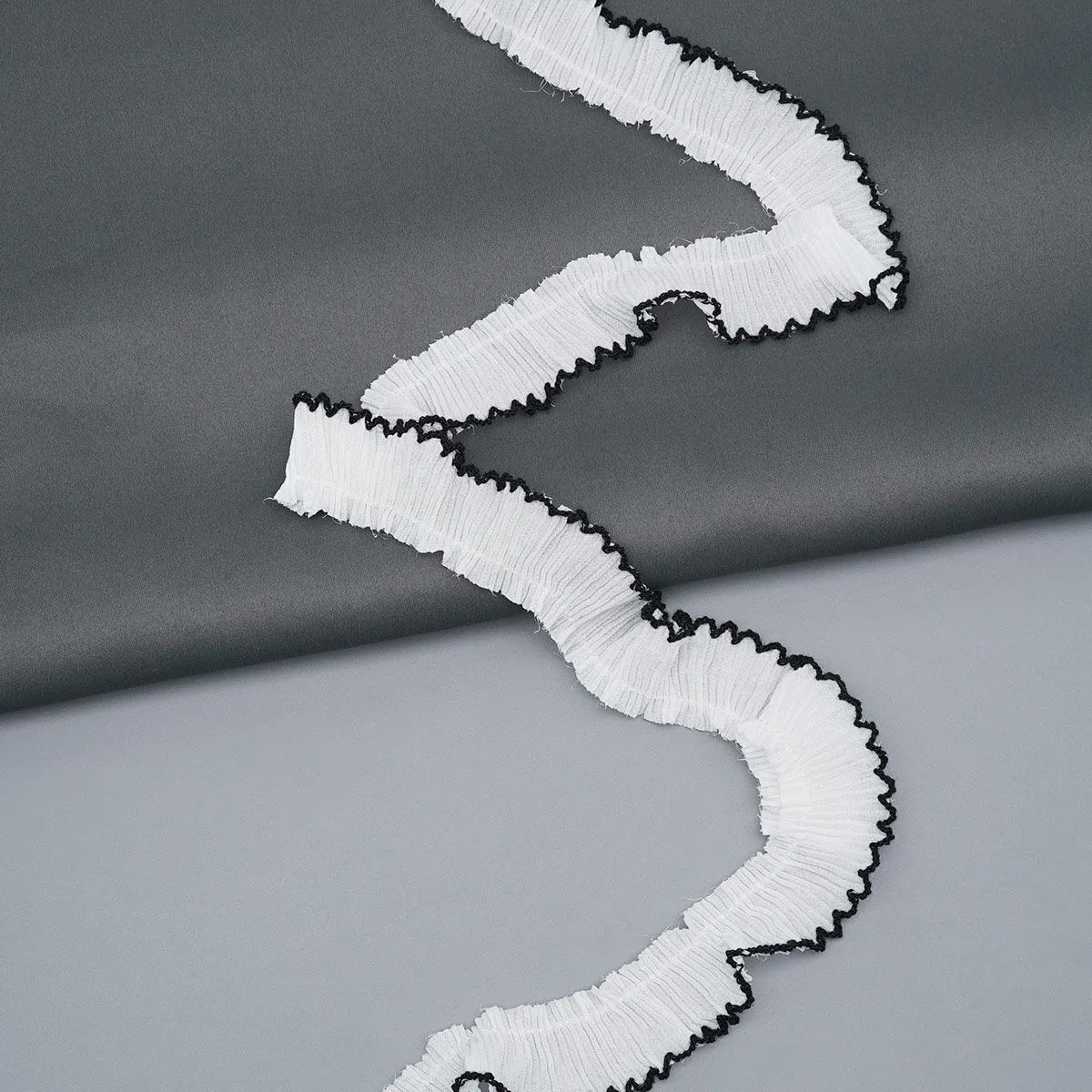 Кружево плиссированное шир.2,5см дл.1м цв.02 белый/чёрный 7748767 для кукол | 2