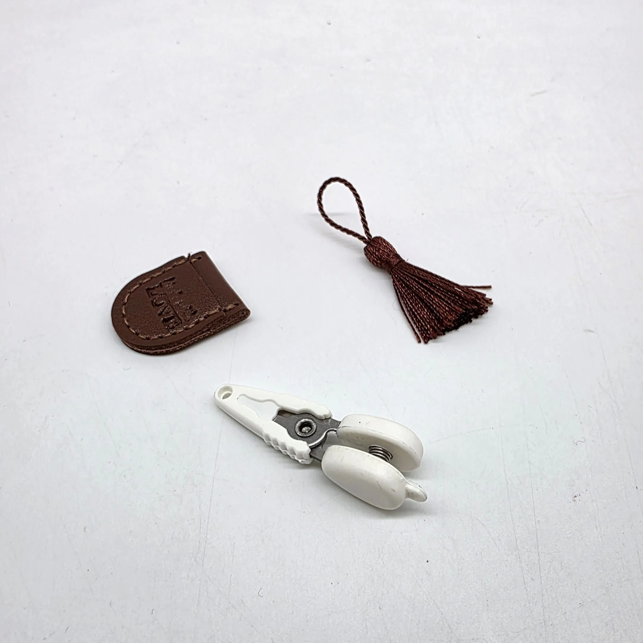 Мини-ножницы 4,5см с чехлом цв.коричневый 28016 для кукол | 3