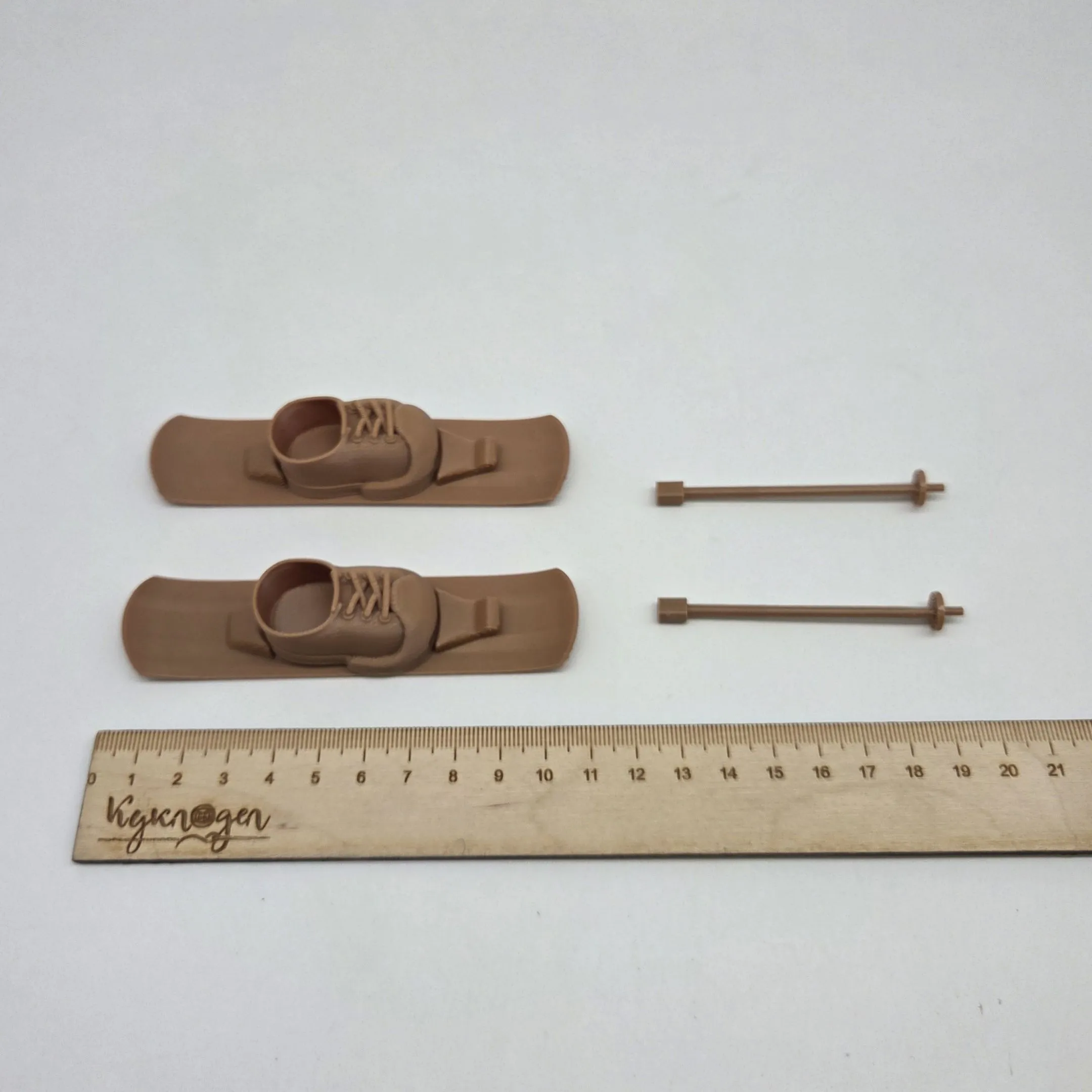 Лыжи с палками и ботинками для кукол (Лабубу 17см) цв.ириска (09) 282 для кукол | 2