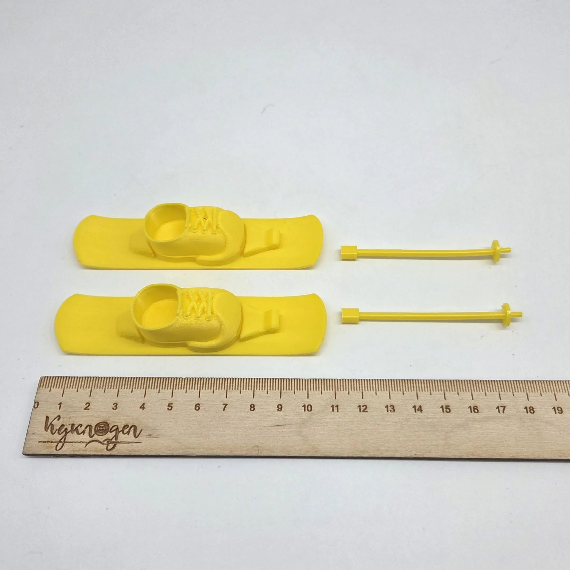 Лыжи с палками и ботинками для кукол (Лабубу 17см) цв.жёлтый (07) 282 для кукол | 1