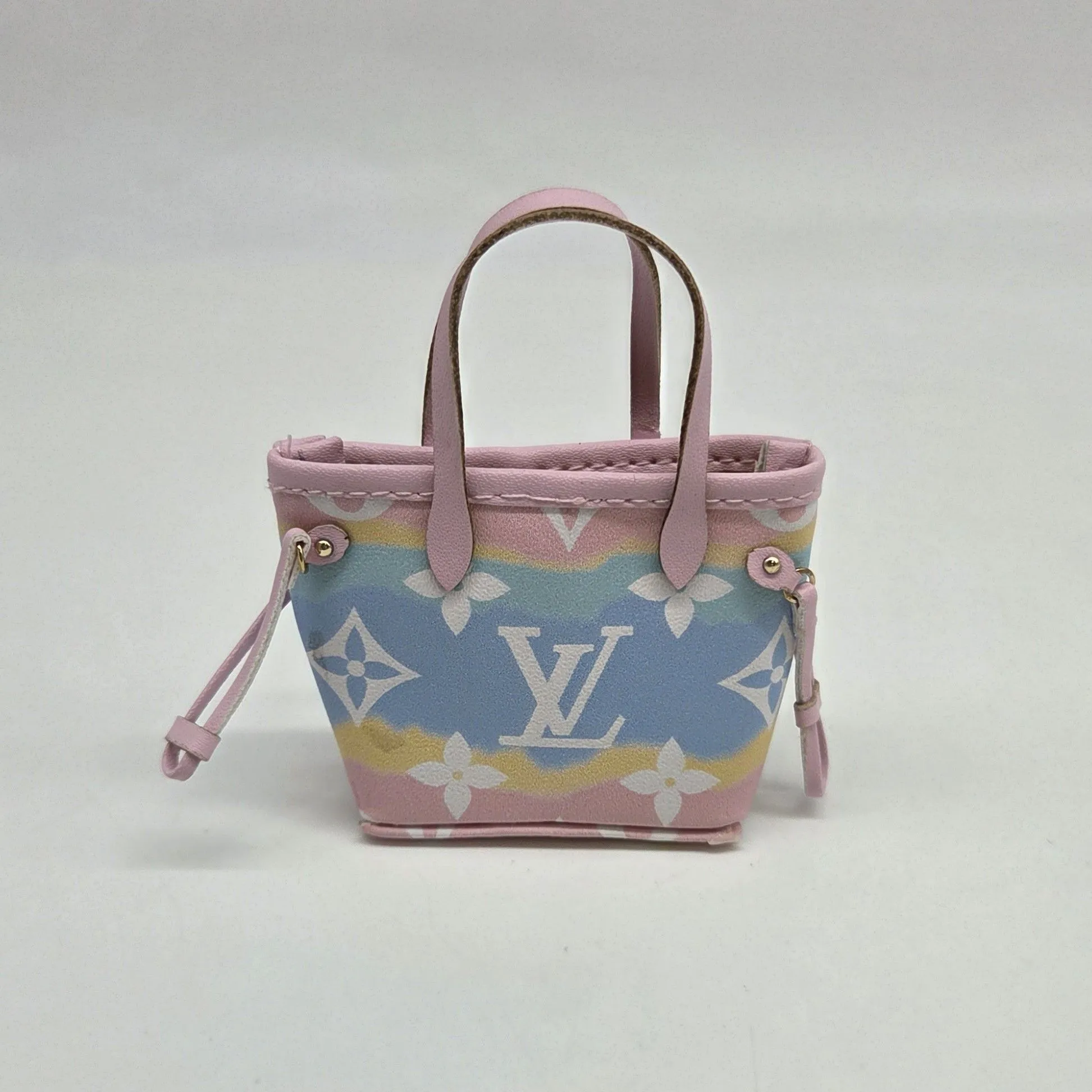 Сумка LV 4,5*6см цв.розово-голубой (01) С-146 для кукол | 4
