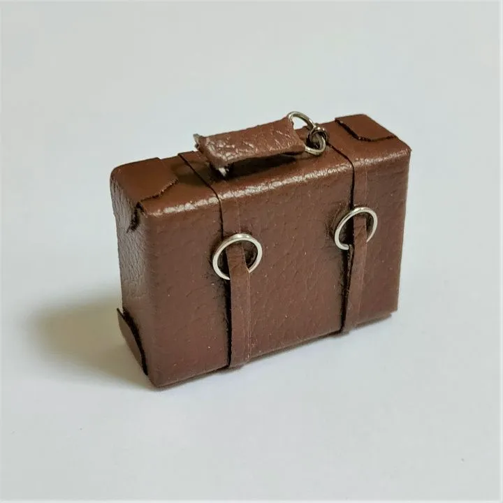 Портфель П-02 цв.коричневый 4,5*4*2см для кукол