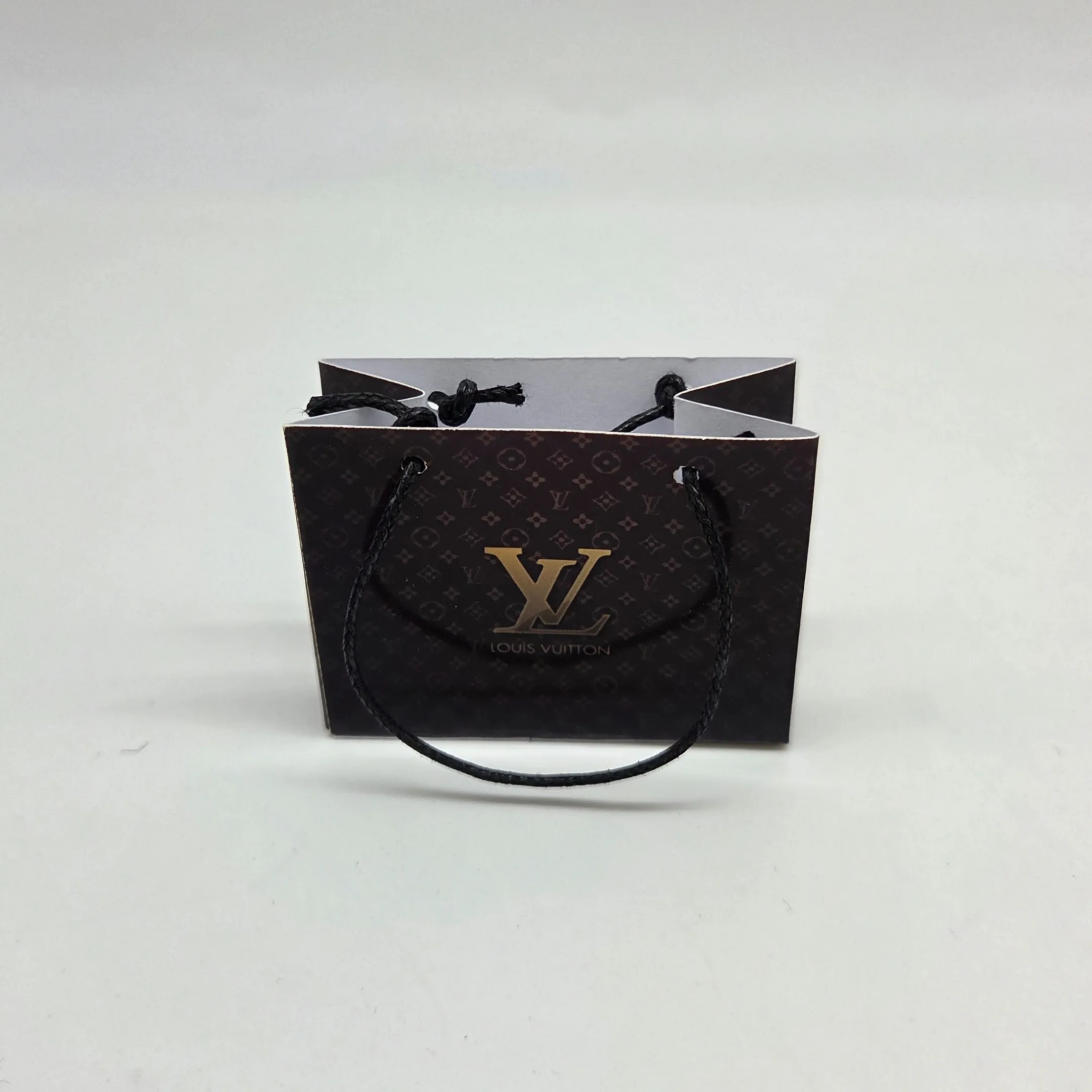 Миниатюрный пакет с логотипом LV цв.т.коричневый УЦЕНКА для кукол | 4