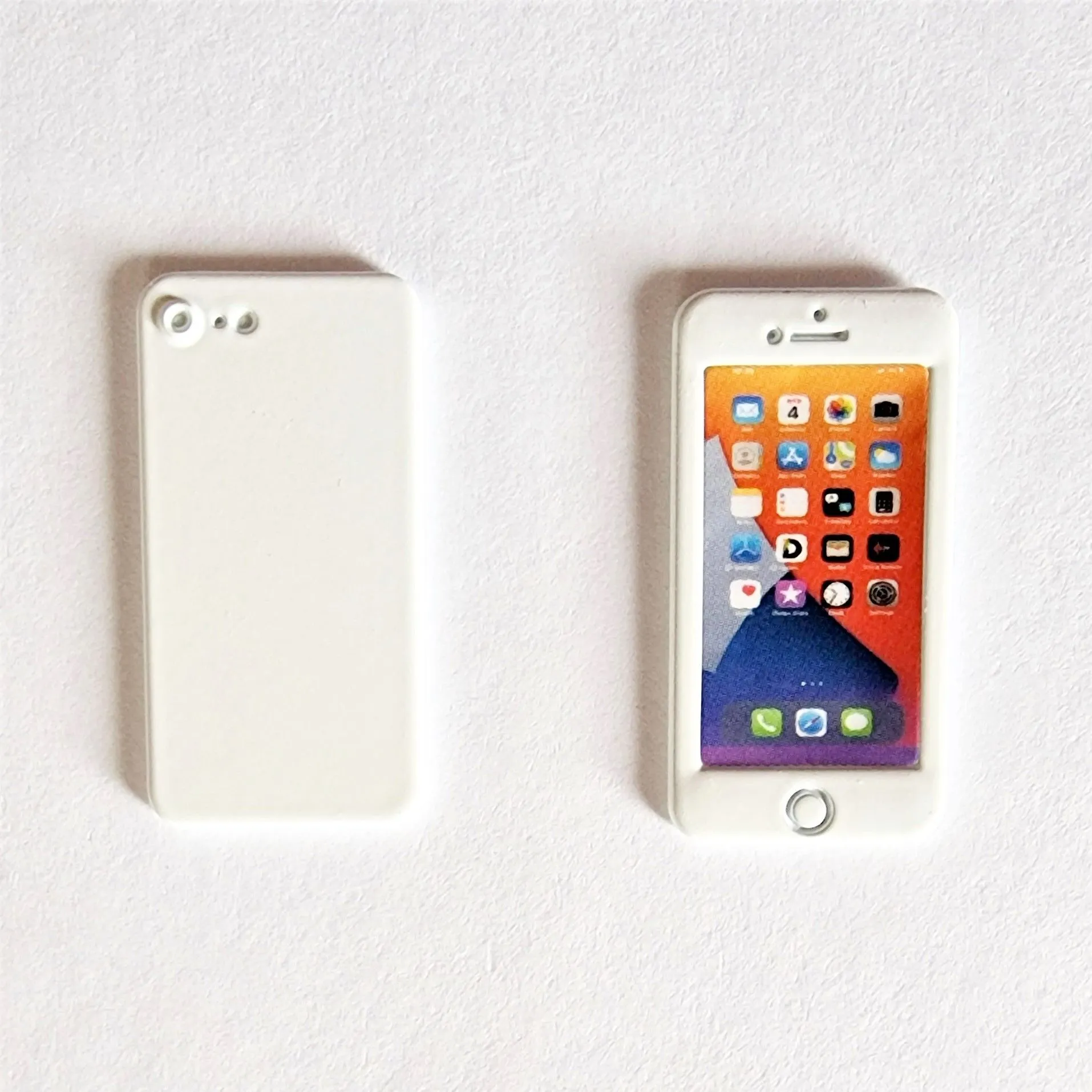 Мобильный телефон цв.белый 2,7*1,7см МБ-09 для кукол | 1