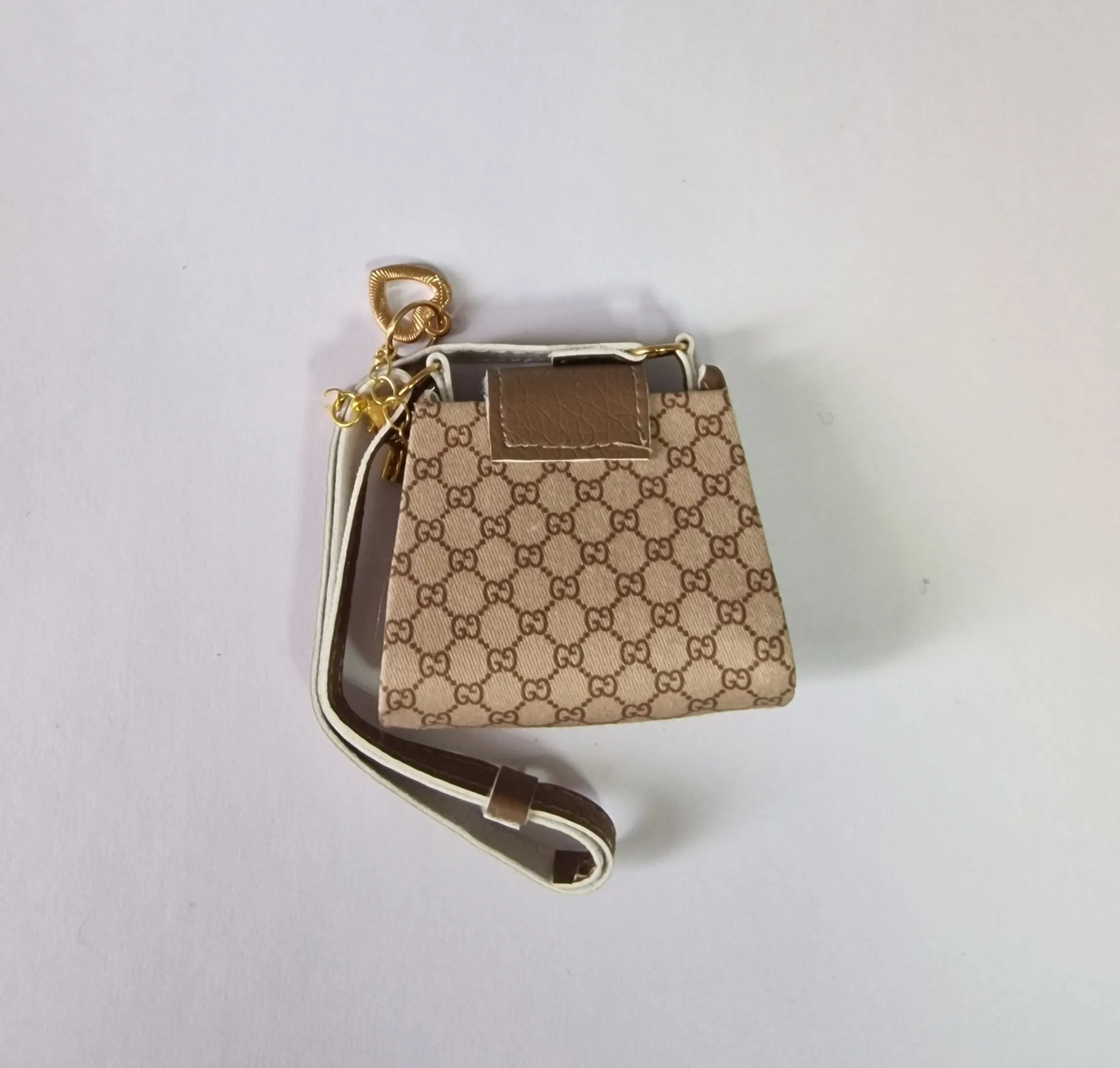Сумочка LV С-55-9 ткань/искус.кожа цв.бежевый 5*5,5*1,5см для кукол | 1
