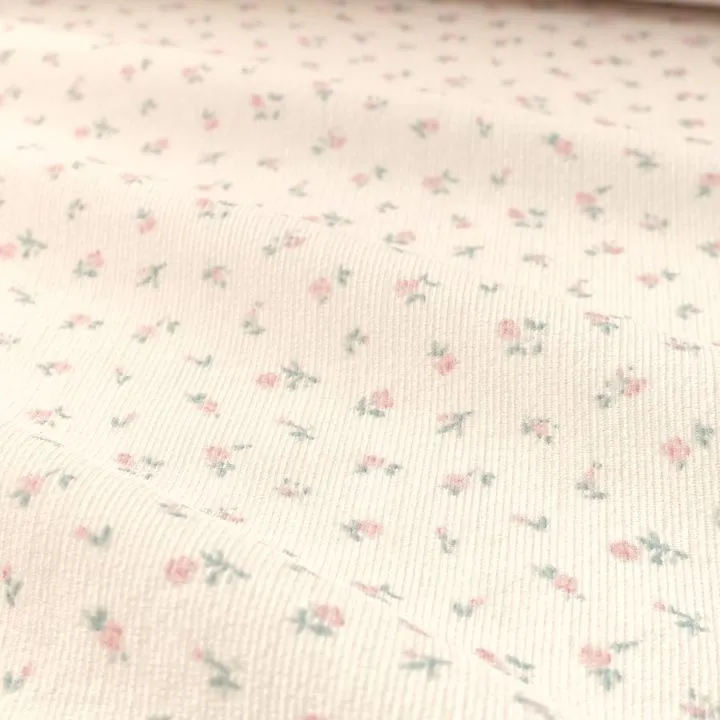 Микровельвет Цветочки цв.ванильно-кремовый 50*50см 28121 для кукол