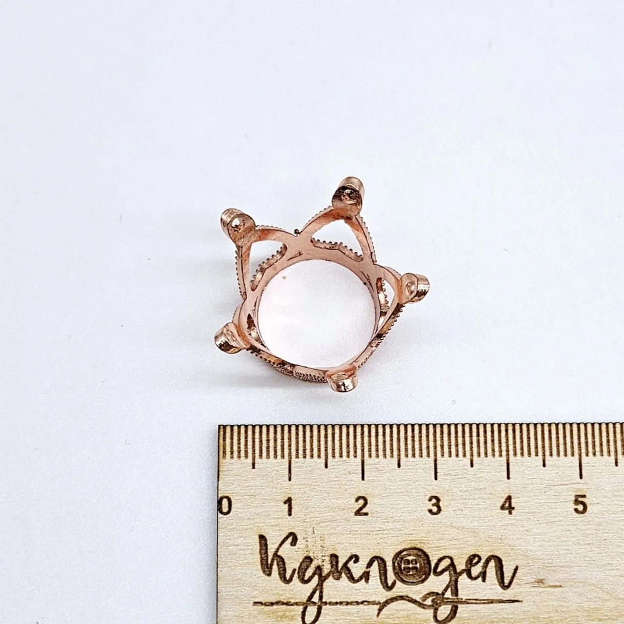 Корона металлическая цв.золото розовое  диаметр 2см К-222 для кукол | 1