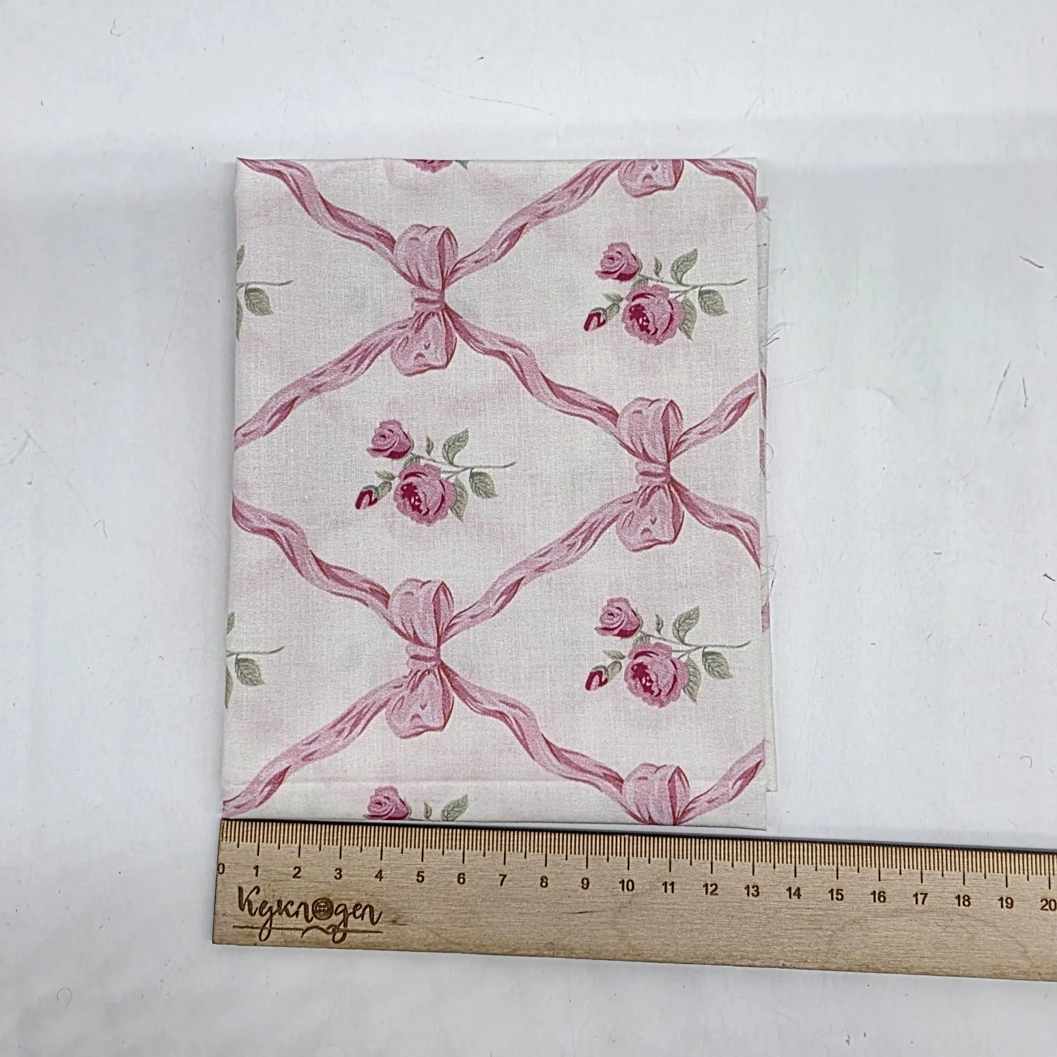 Ткань хлопковая Розовые розы цв.белый 50*48см 28082 для кукол | 2