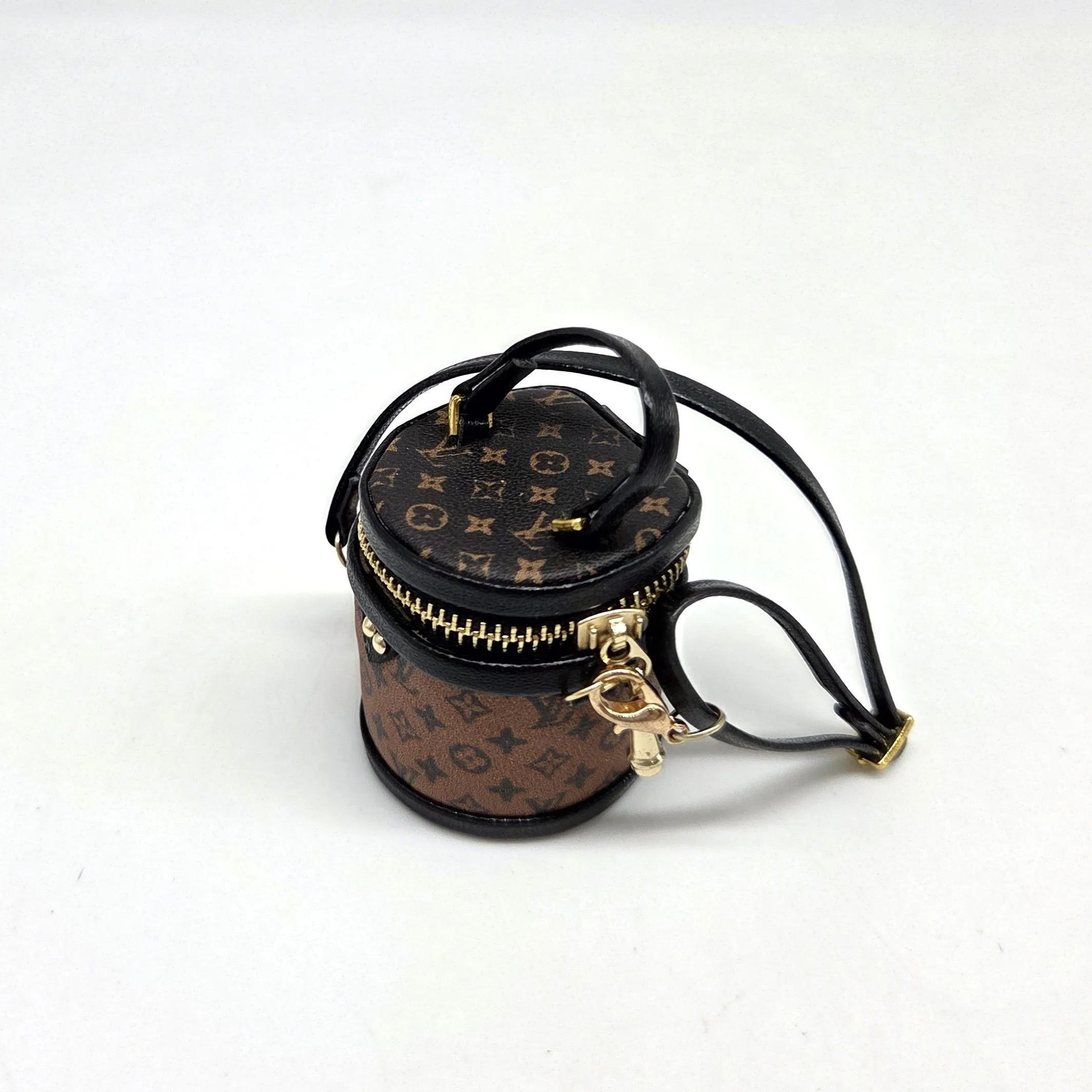 Сумка Бочонок LV d-2,5см выс.3см цв.рыжий/коричневый (02) С-147 для кукол | 2