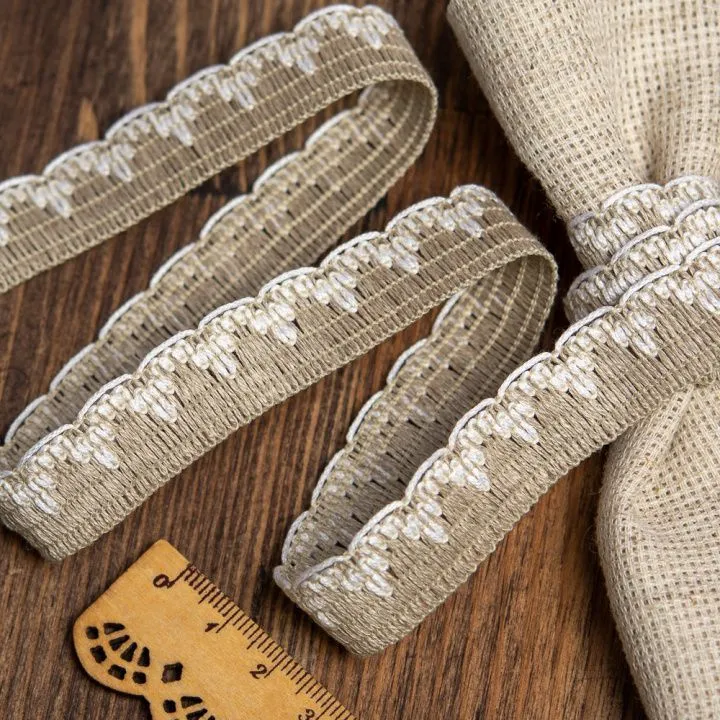 Кружево вязаное шир.18мм 1метр цв.лен с белым Т.В.6206 (201) для кукол