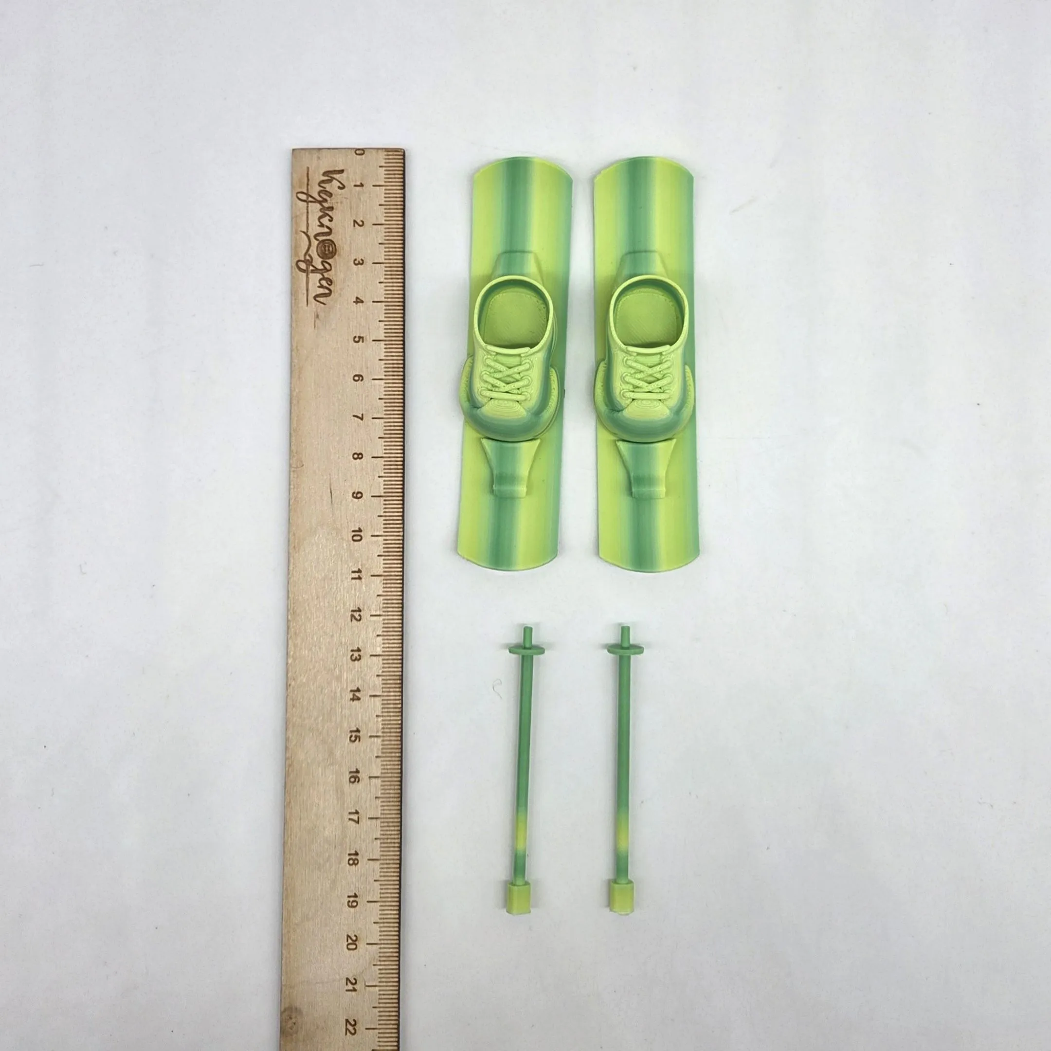 Лыжи с палками и ботинками для кукол (Лабубу 17см) цв.салатовый (03) 282 для кукол | 2