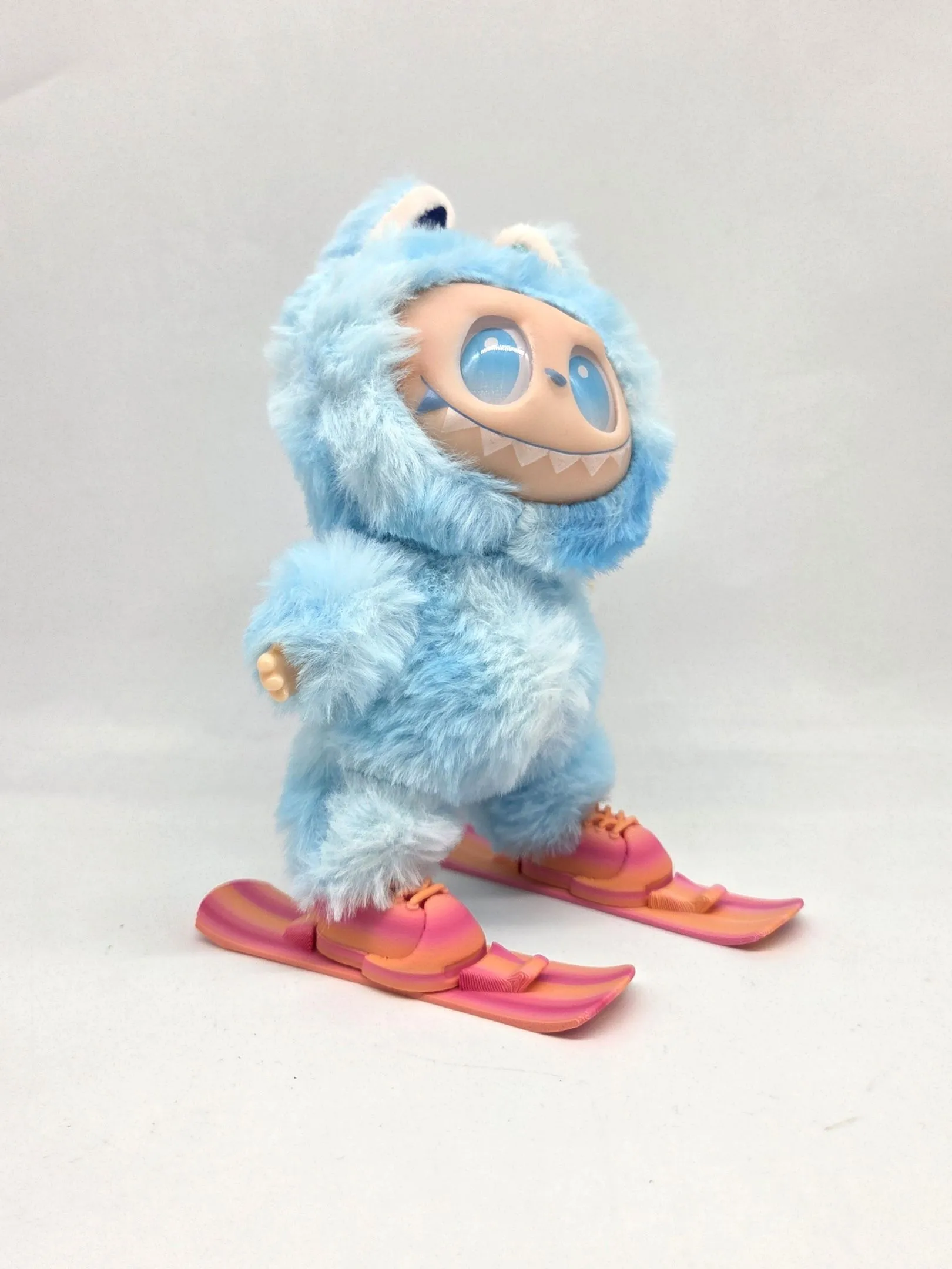 Лыжи с палками и ботинками для кукол (Лабубу 17см) цв.розовый микс (06) 282 для кукол | 4