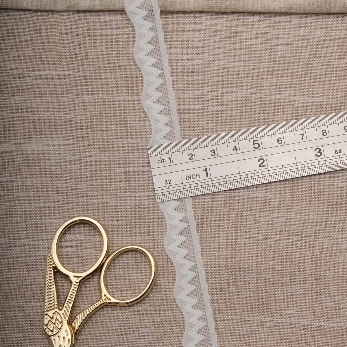 Кружево эластичное шир.1,5см дл.1м цв.белый 7738419 для кукол | 1