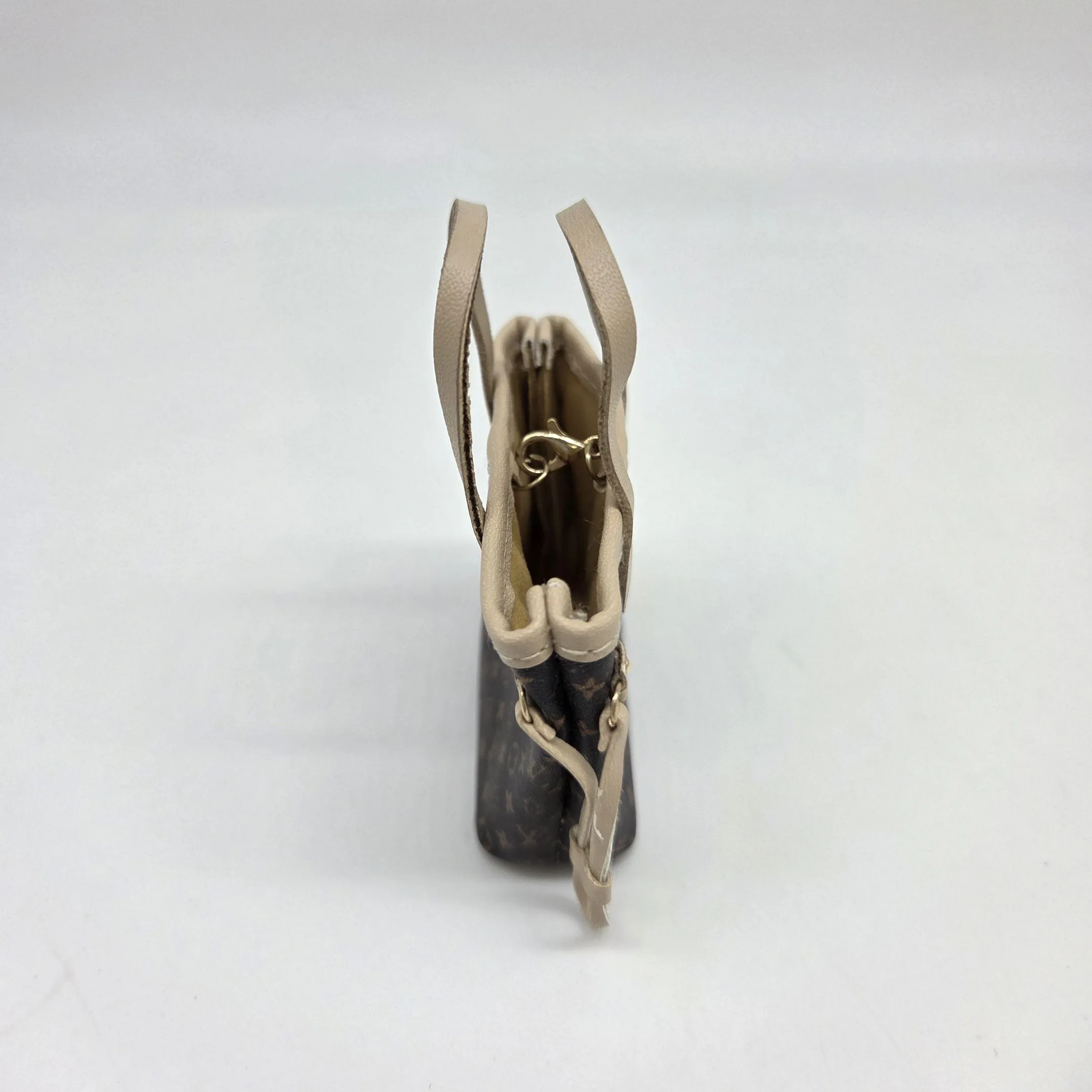 Сумка LV 4,5*6см цв.коричневый (04) С-146 для кукол | 3