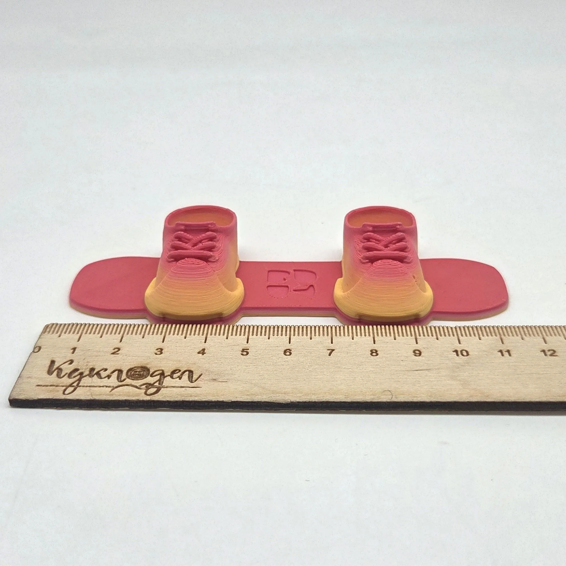 Сноуборд для кукол (Лабубу 17см) цв.красно-жёлтый (09) 11,5*4см 281 для кукол | 1