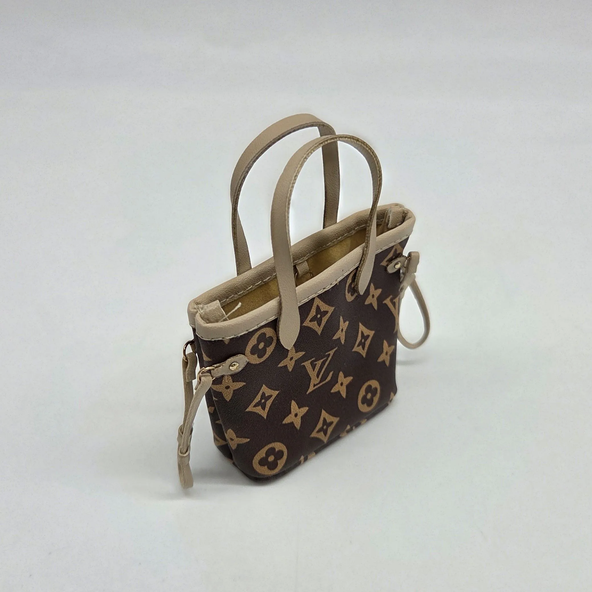 Сумка LV 4,5*6см цв.коричневый (03) С-146 для кукол | 4