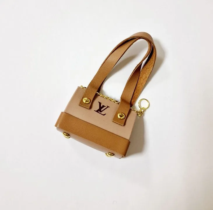 Сумочка  LV С-92 натур.кожа цв.бежевый/коричневый 4,5*2*3см для кукол