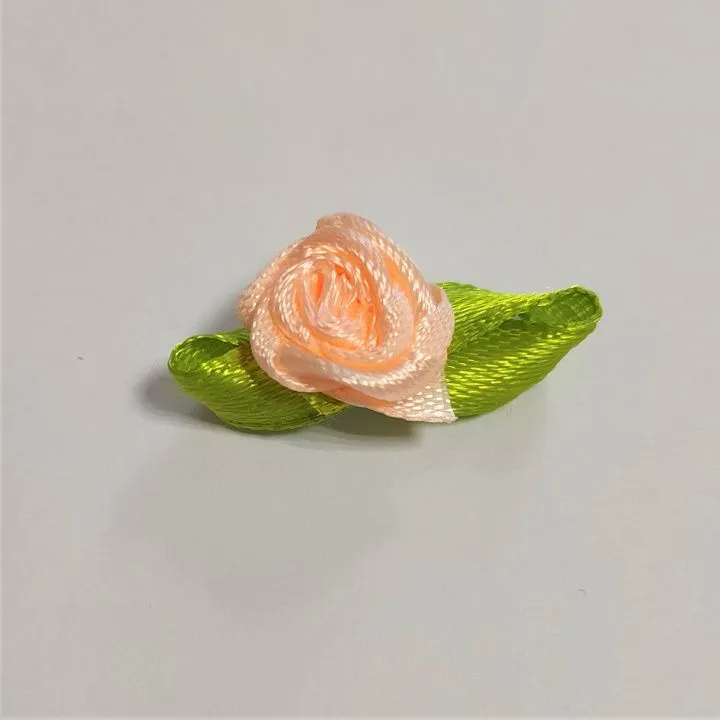 Розочка атласная цв.абрикосовый 3,2*1,8см (1 шт.) Р-32 для кукол