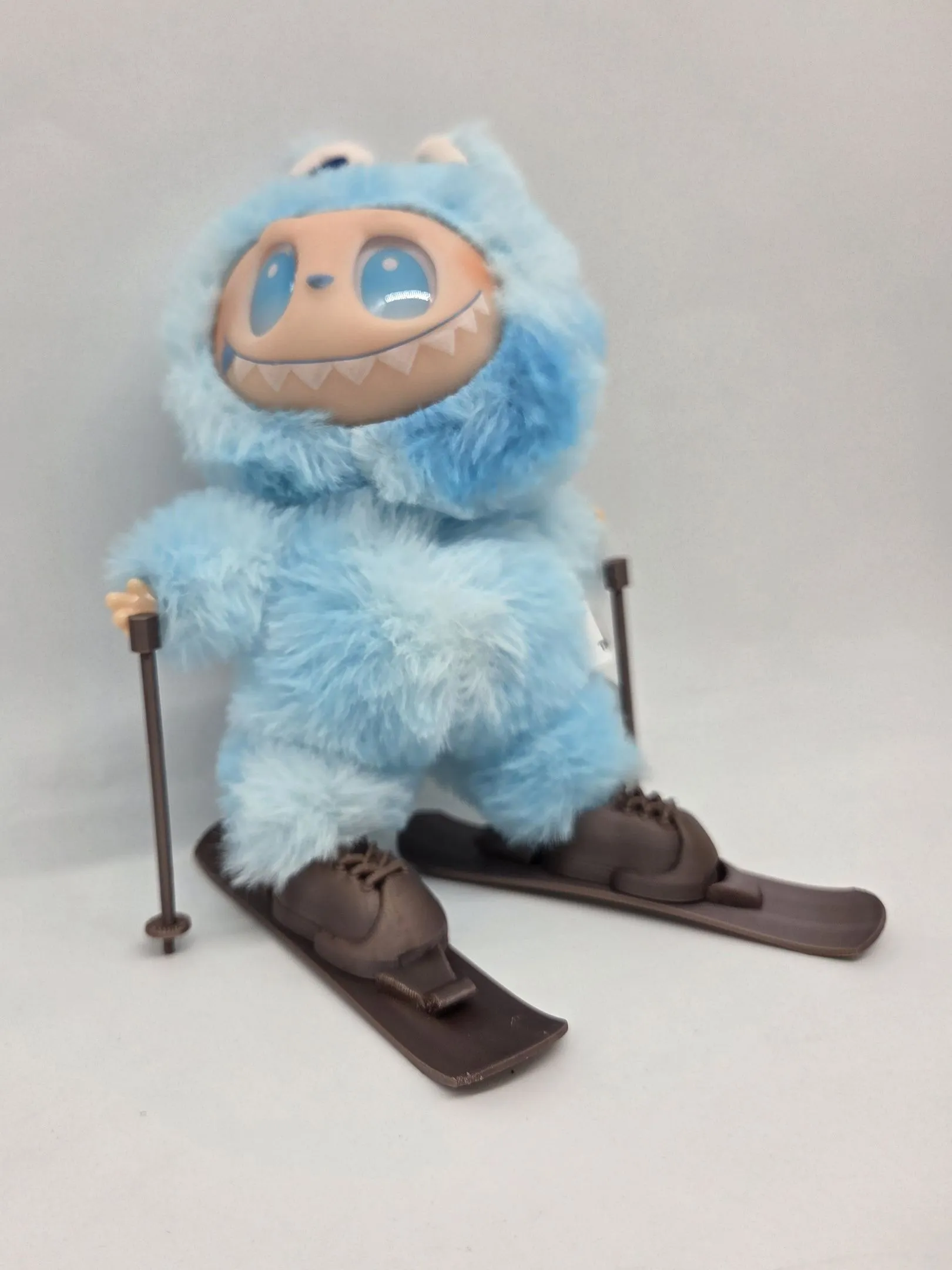 Лыжи с палками и ботинками для кукол (Лабубу 17см) цв.коричневый (08) 282 для кукол | 4