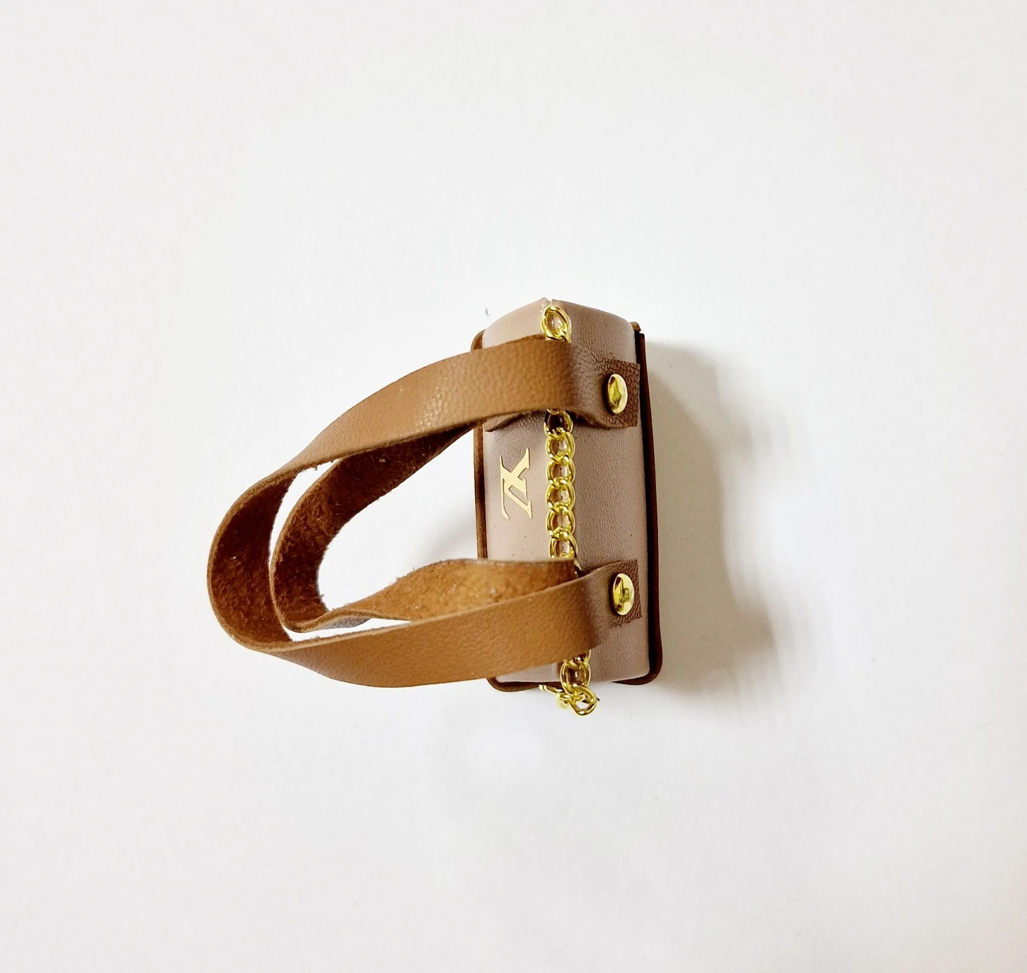 Сумочка  LV С-92 натур.кожа цв.бежевый/коричневый 4,5*2*3см для кукол | 1