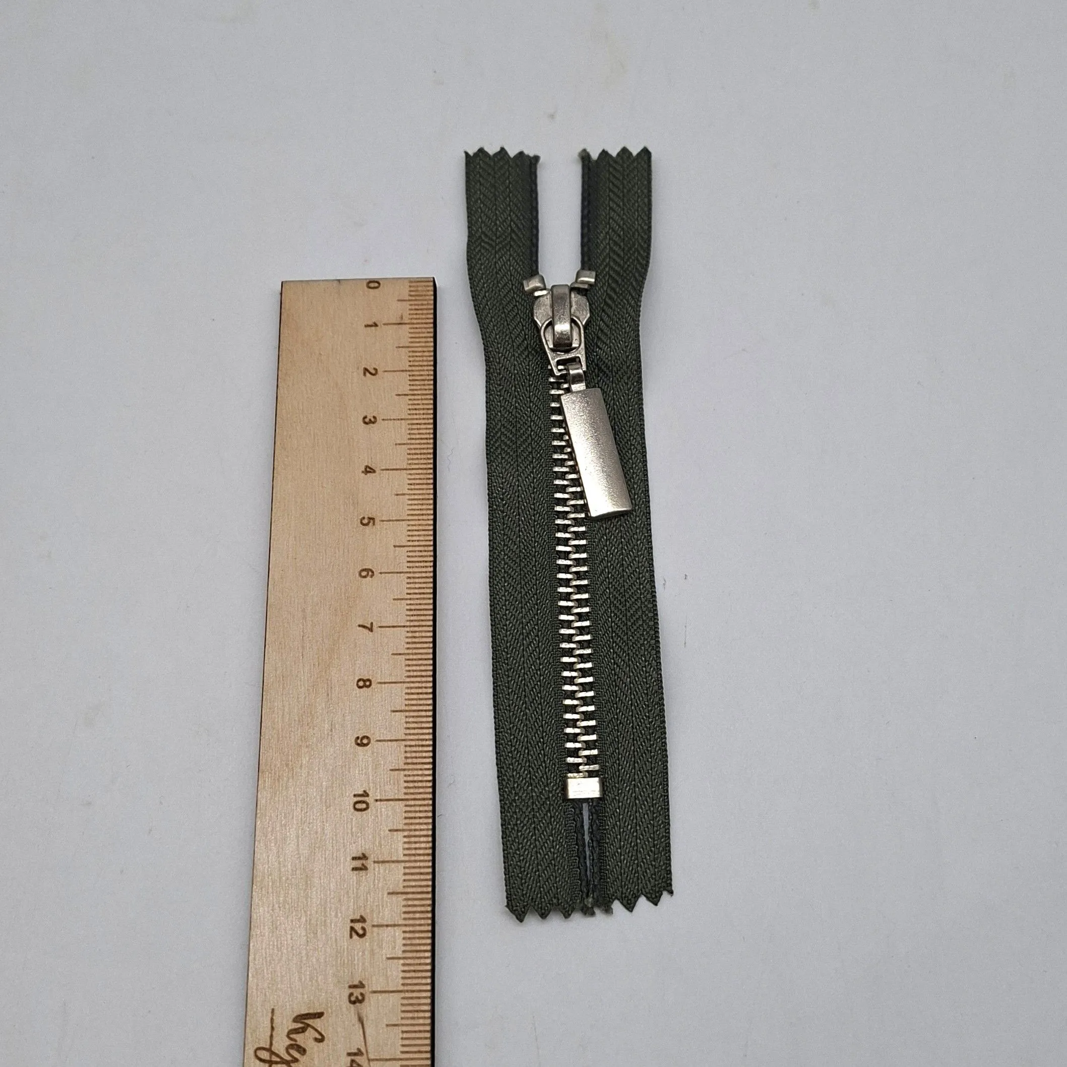 Молния-мини Металл никель Gamma GM-851 10см НЕразъёмная цв.315 хаки для кукол | 3