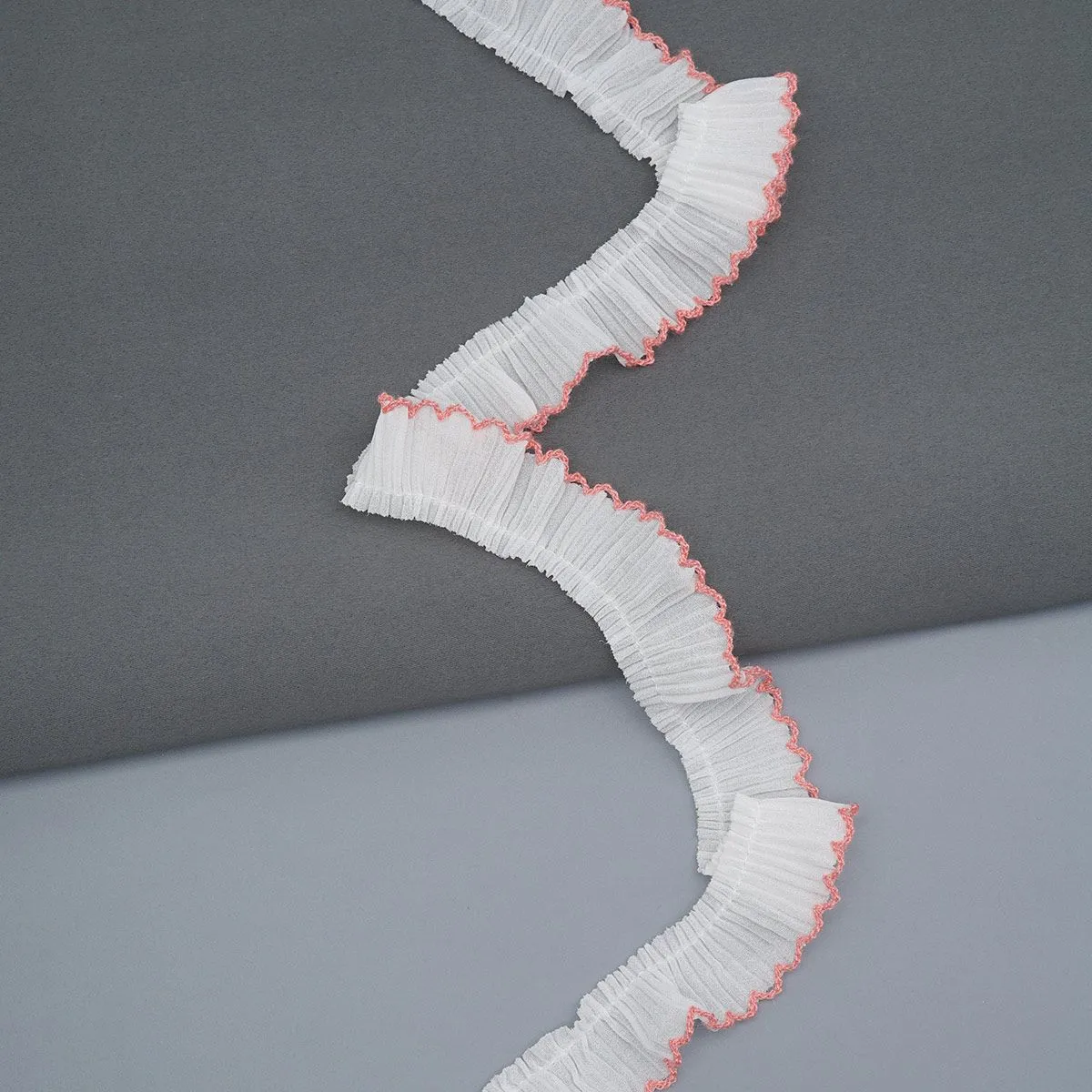 Кружево плиссированное шир.2,5см дл.1м цв.04 белый/розовый 7748767 для кукол | 1
