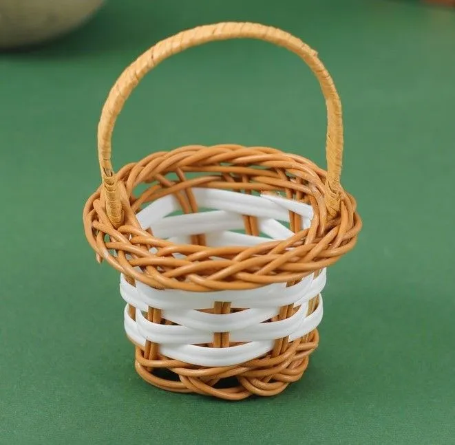 Корзиночка для кукол 4×6×9 см см цвет коричнево-белый для кукол | 1