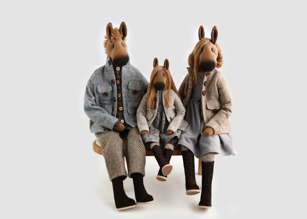 Набор Семья лошадок (папа, мама, жеРебёнок) цвет ОСЕННИЙ ТУМАН. Школа "Ветер в гривах" Т.Коннэ для кукол