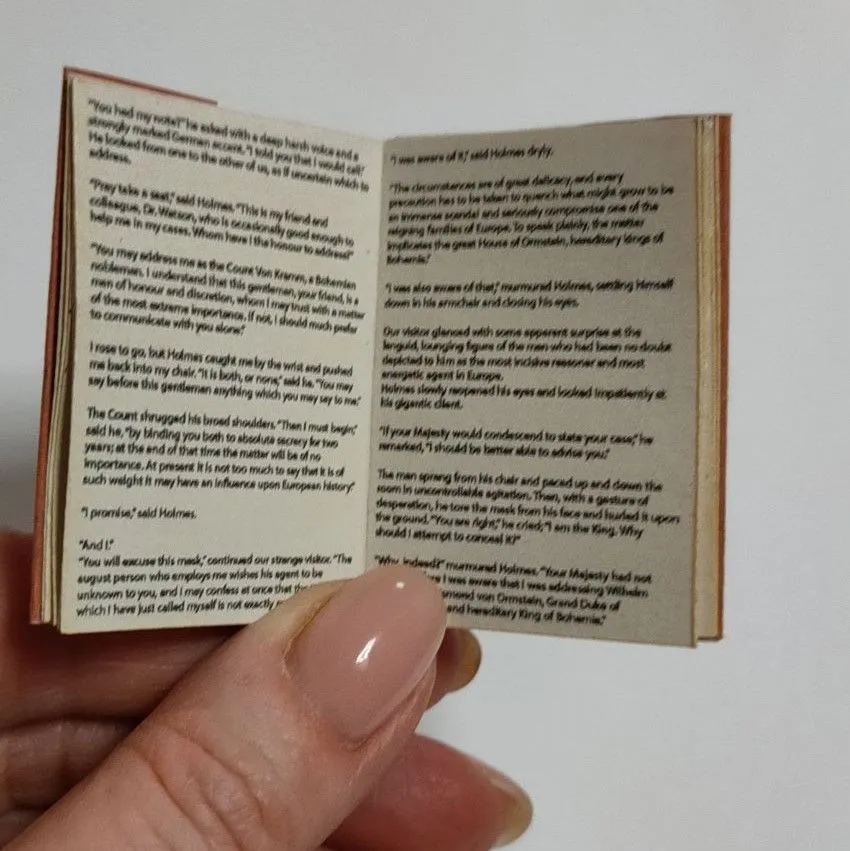 Миниатюрная книжечка Шерлок Шолмс на английском языке 3,5*5 см для кукол | 1