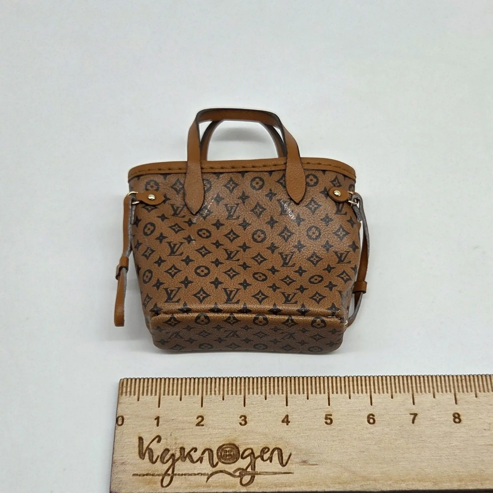 Сумка LV 4,5*6см цв.рыжий (02) С-146 для кукол | 1