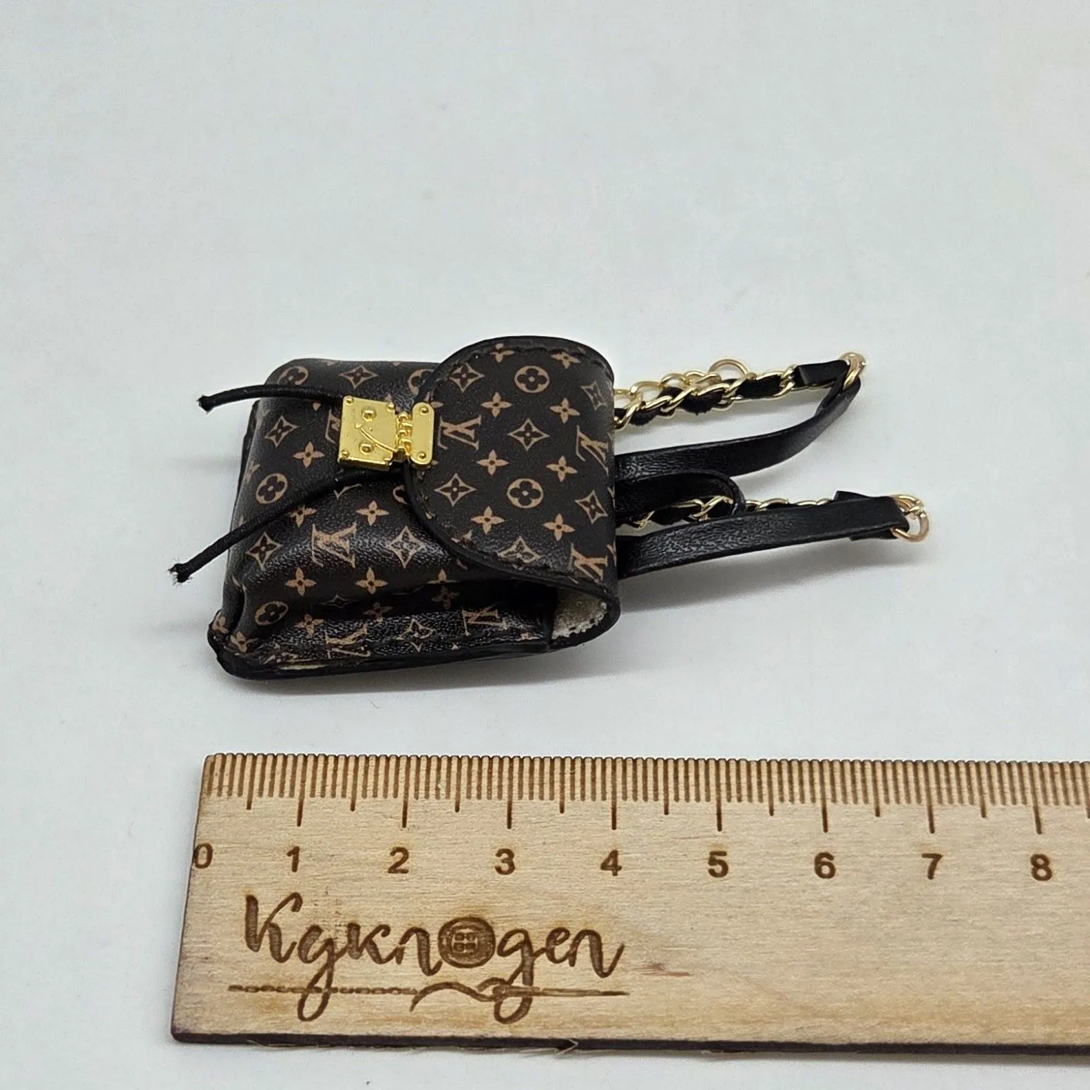 Рюкзак LV 4*3*5см цв.коричневый (01) С-150 для кукол | 2