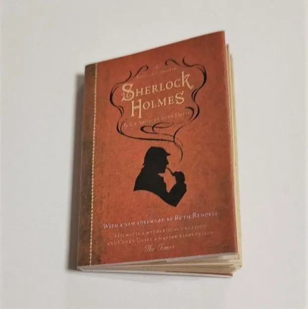 Миниатюрная книжечка Шерлок Шолмс на английском языке 3,5*5 см для кукол