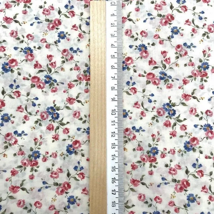 Корейский хлопок Розы с васильками 50*51см цв.белый 88-77 для кукол | 1