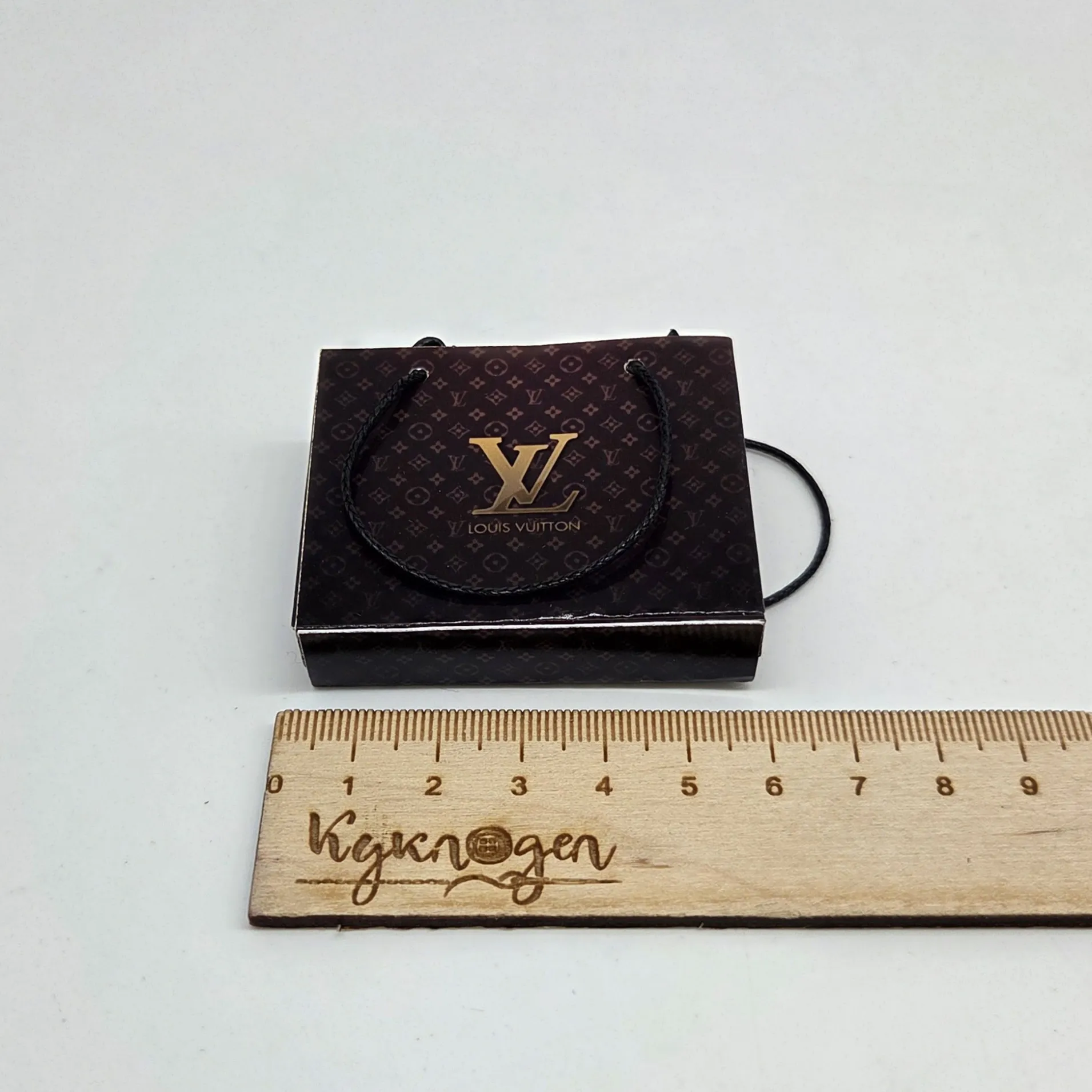 Миниатюрный пакет с логотипом LV цв.т.коричневый для кукол | 1