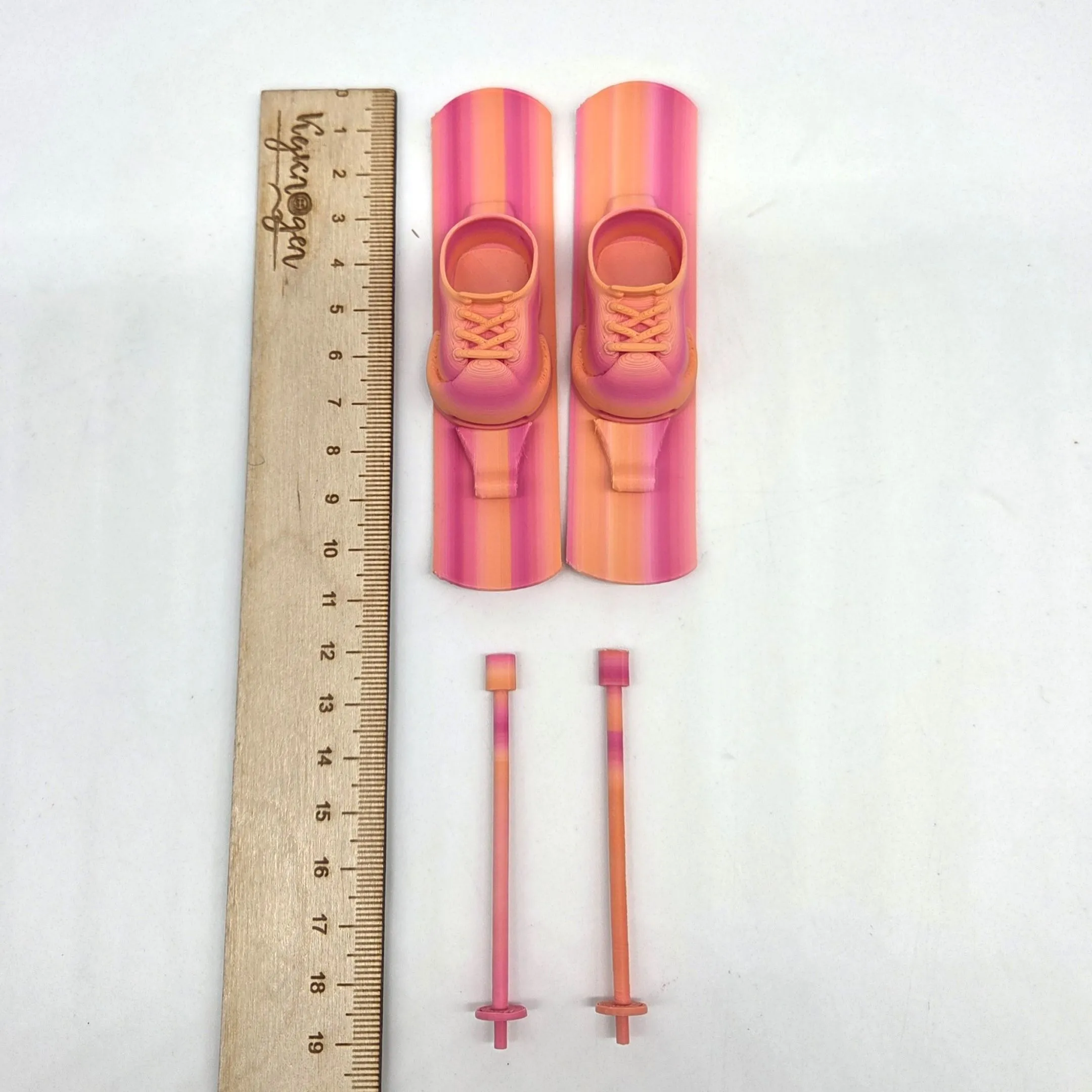 Лыжи с палками и ботинками для кукол (Лабубу 17см) цв.розовый микс (06) 282 для кукол | 2